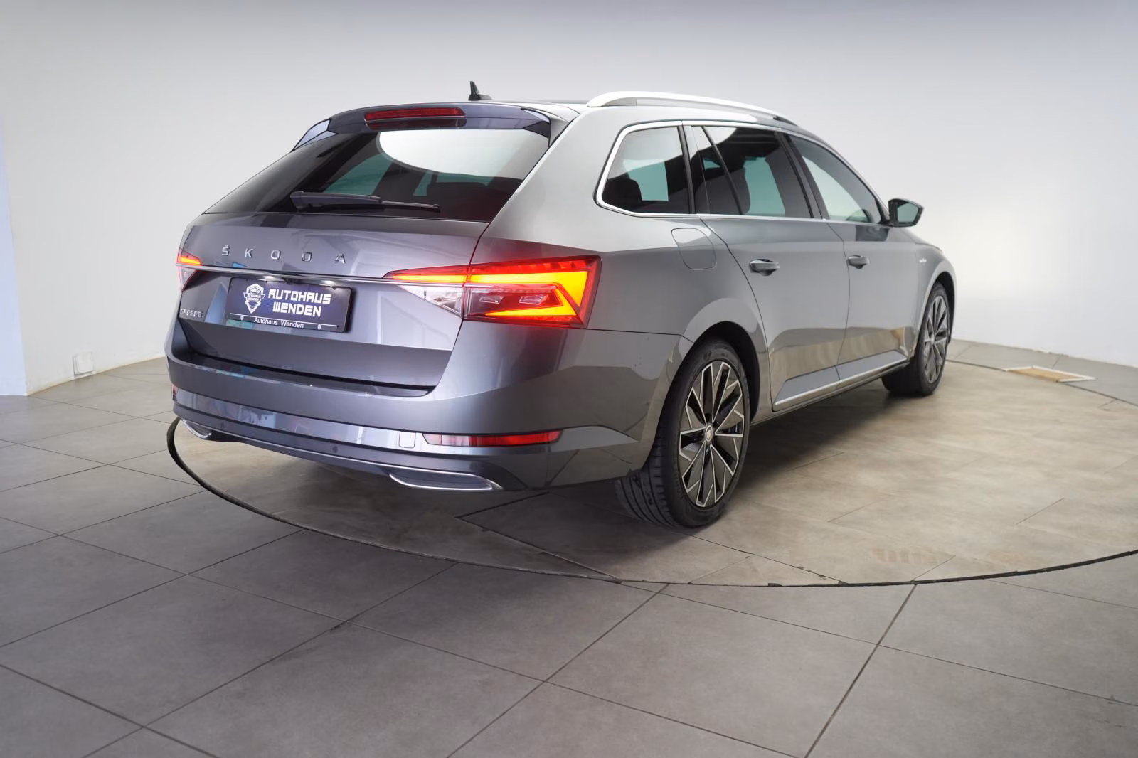 (B-097) Skoda Superb L&K 2.0 TDI DSG Leder/ACC/Kamera/AHK/Stan - Image 5