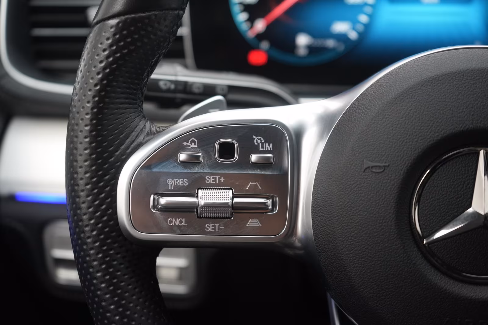 (B-392) Mercedes-Benz(Hybrid) GLE 350 de 4Matic 9G-Tronic AMG Distronic/Softcl  - Image 20
