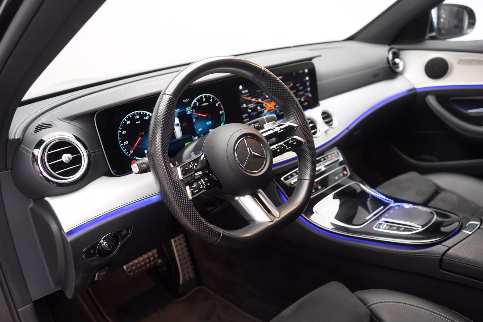 (B-330) Mercedes-Benz(Hybrid) E 300 de 4Matic T 9G-Tronic AMG Kamera/AHK/Wide - Image 7