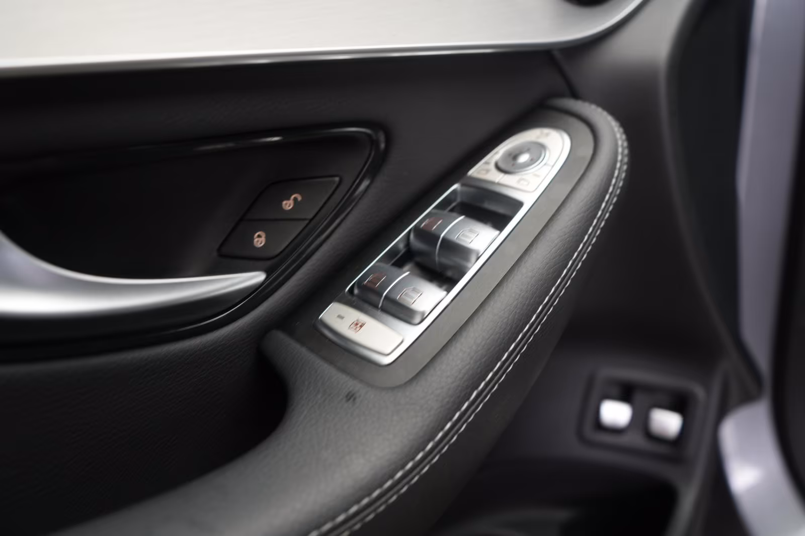 (B-587) Mercedes-Benz(Hybrid) GLC 300 e 4Matic 9G-Tronic AMG Temp/Kamera - Image 18