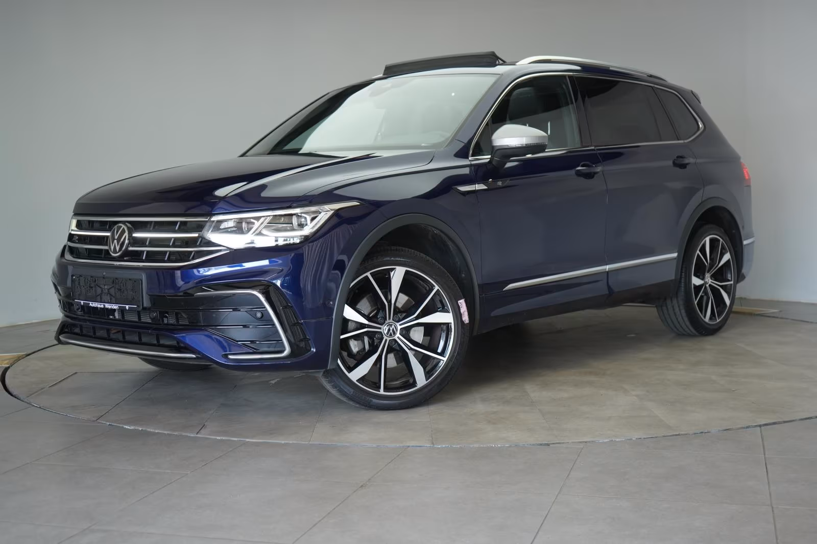 (B-566) Volkswagen Tiguan 2.0 TSI 4Motion DSG R-Line - Image 3