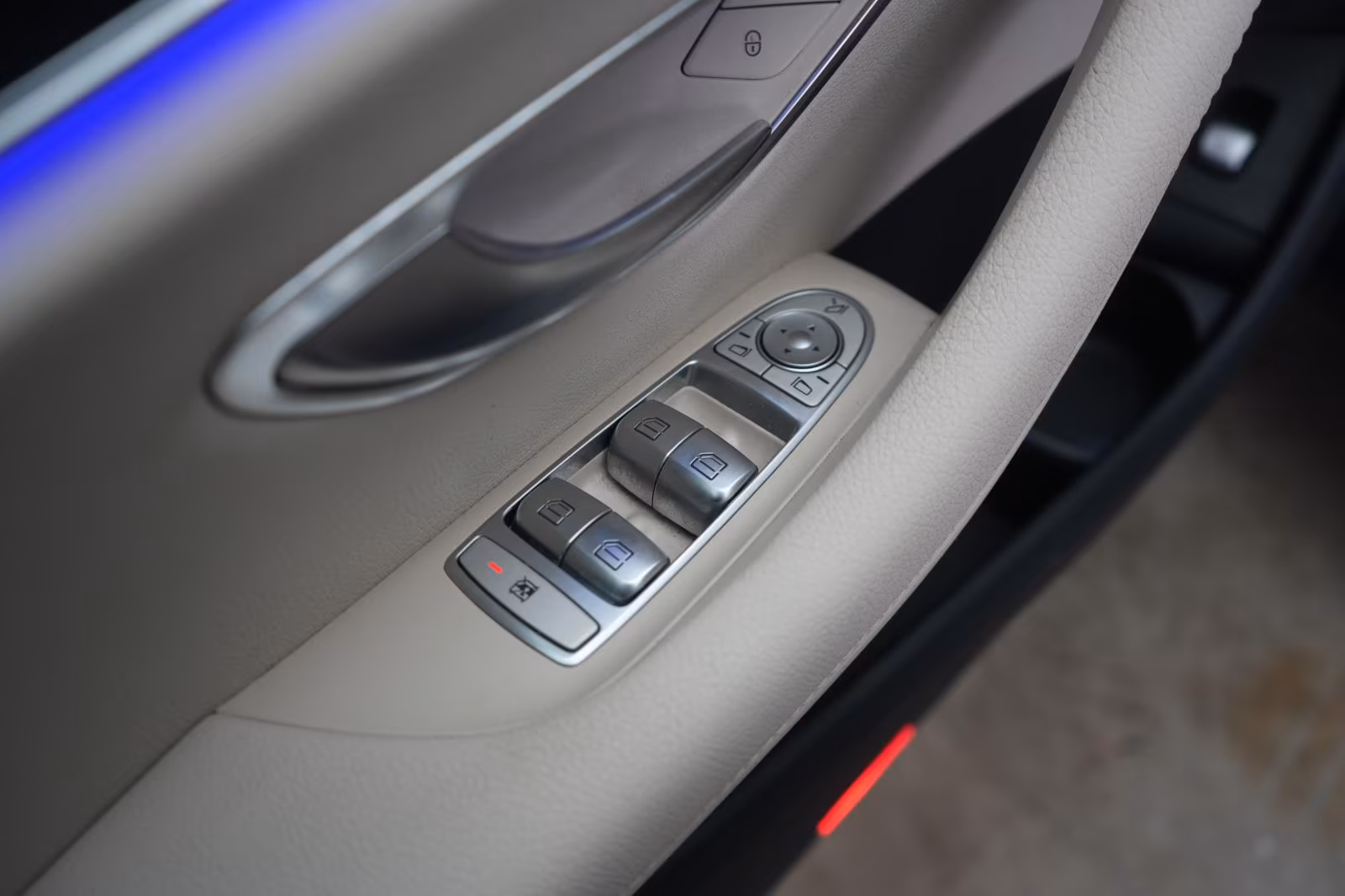 (B-368) Mercedes-Benz(Hybrid) E 300 de 4Matic T 9G-Tronic Avantgarde Distronic - Image 20