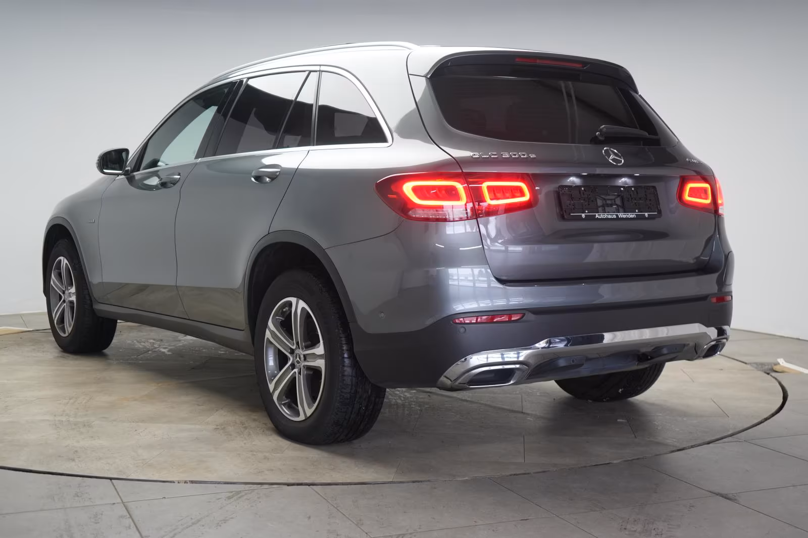 (B-473) Mercedes-Benz(Hybrid) GLC 300 e 4Matic 9G-Tronic Distronic/Kamera/ - Image 4