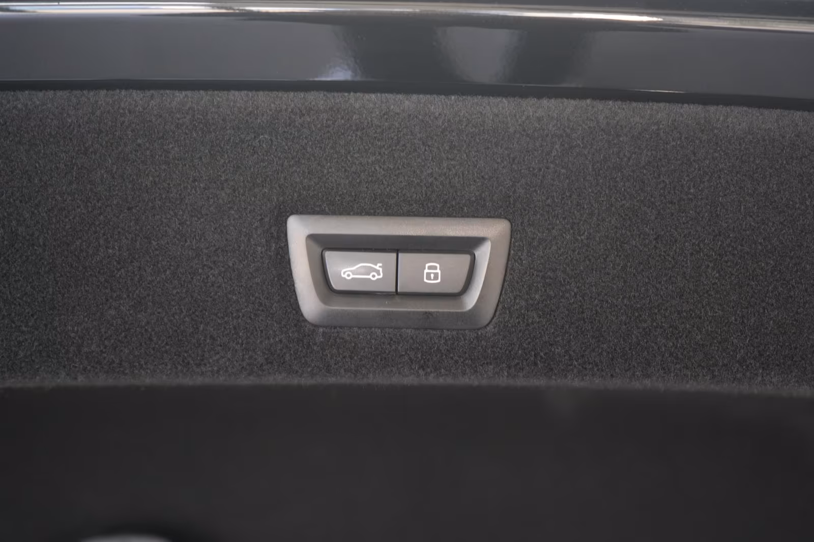 (B-275) BMW i7 M70 xDrive TheatreScreen/SkyLounge/HUD/B&W/Li - Image 29