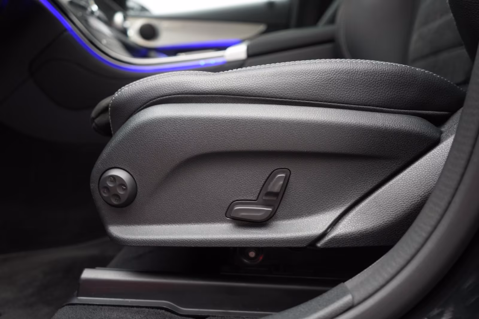 (B-297) Mercedes-Benz(Hybrid) GLC 300 de 4Matic AMG Distronic/kamera/Pano/ - Image 21