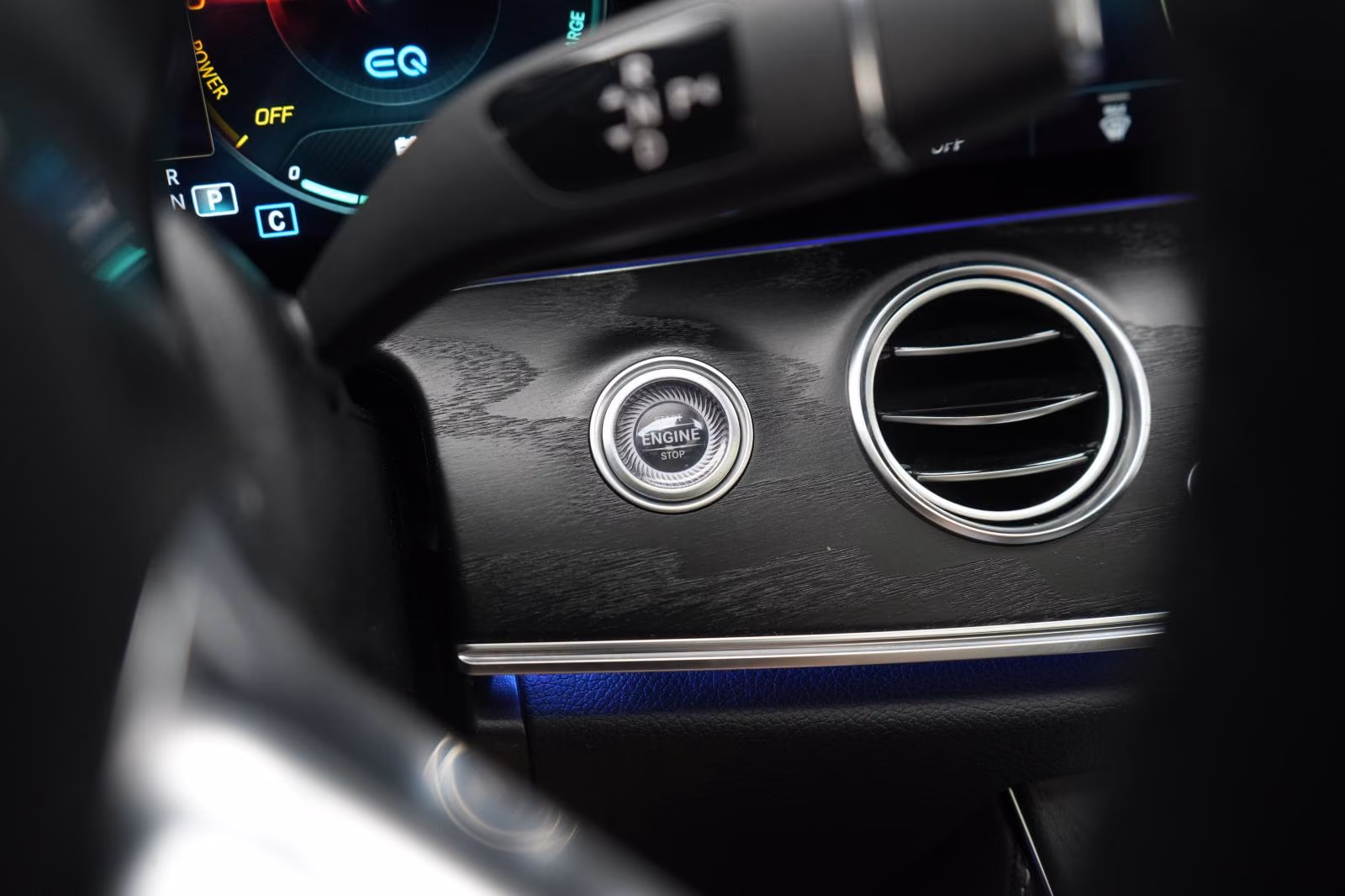 (B-150) Mercedes-Benz(Hybrid) E 300 e T AMG Distronic/Kamera/Pano/Carplay/Lane - Image 15