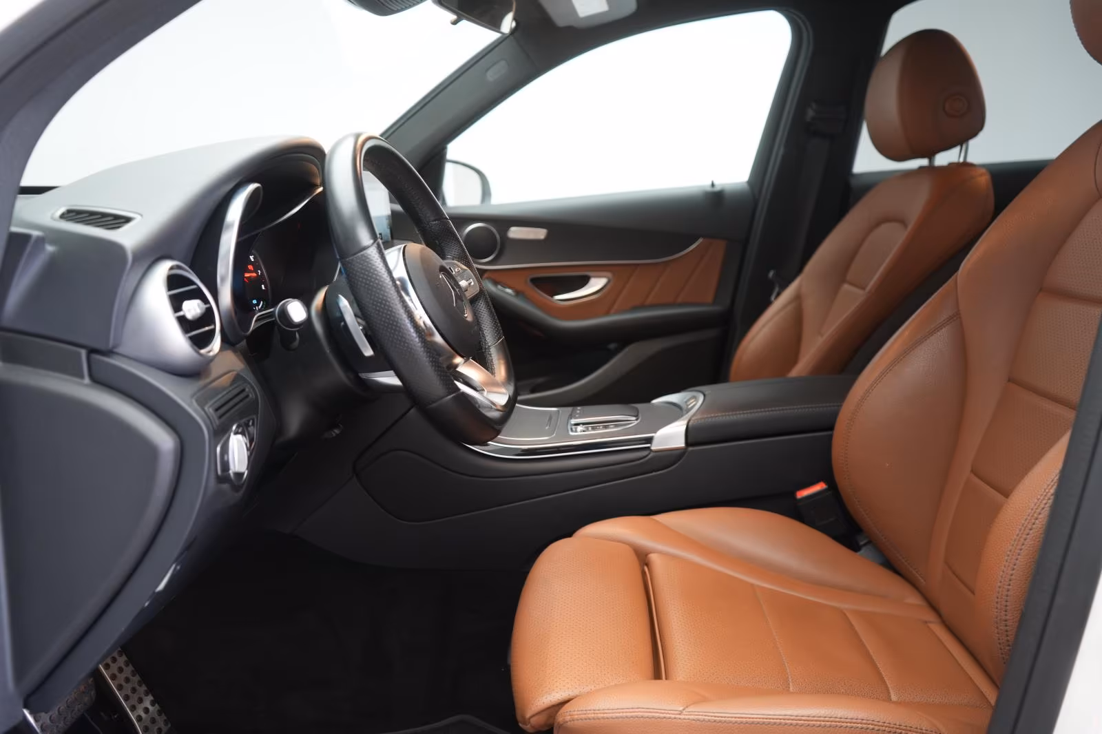 (B-208) Mercedes-Benz(Hybrid) GLC 300 e 4Matic 9G-Tronic AMG Leder/Temp/Kam - Image 6