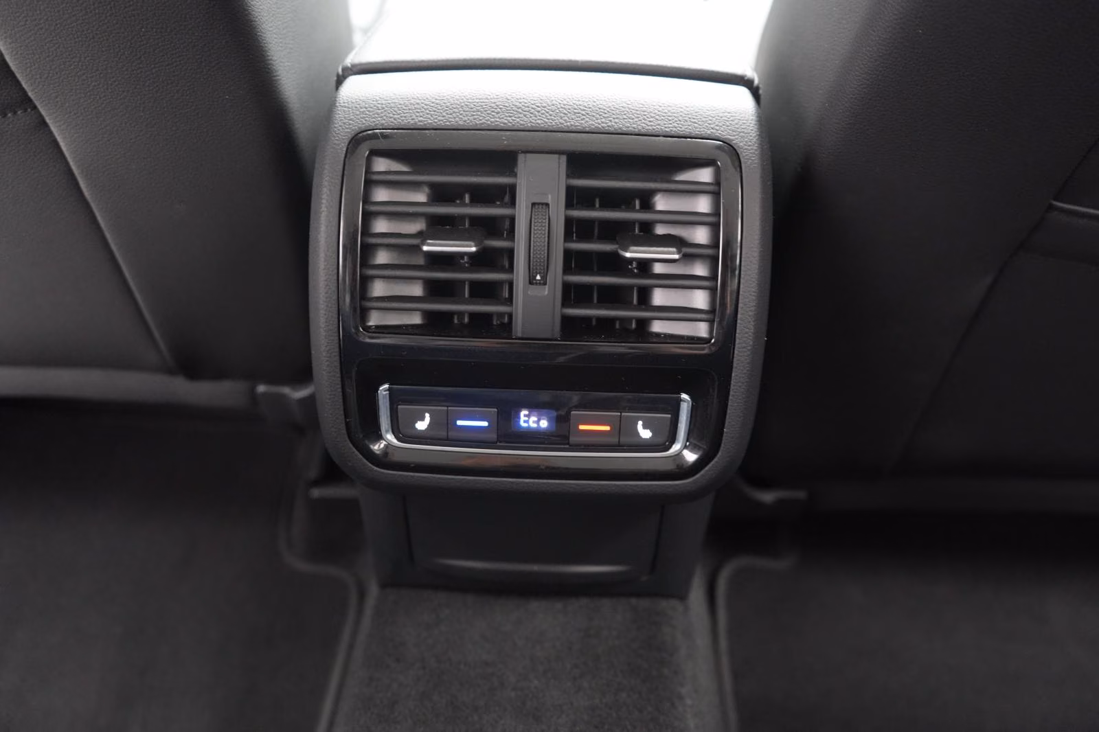 (B-639) Volkswagen(Hybrid) Passat 1.4 TSI Plug-In-Hybrid DSG GTE ACC/Kamera - Image 16