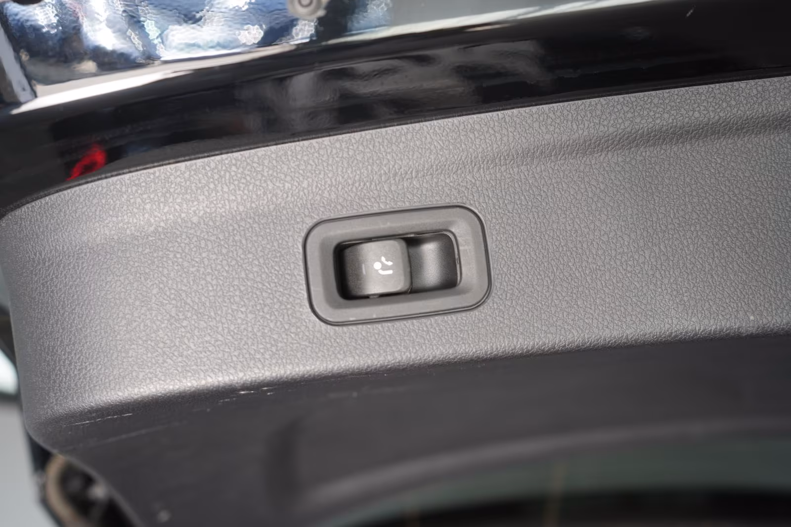(B-563) Mercedes-Benz(Hybrid) GLE 350 e 4Matic 9G-Tronic AMG Line AHK/Burm - Image 24