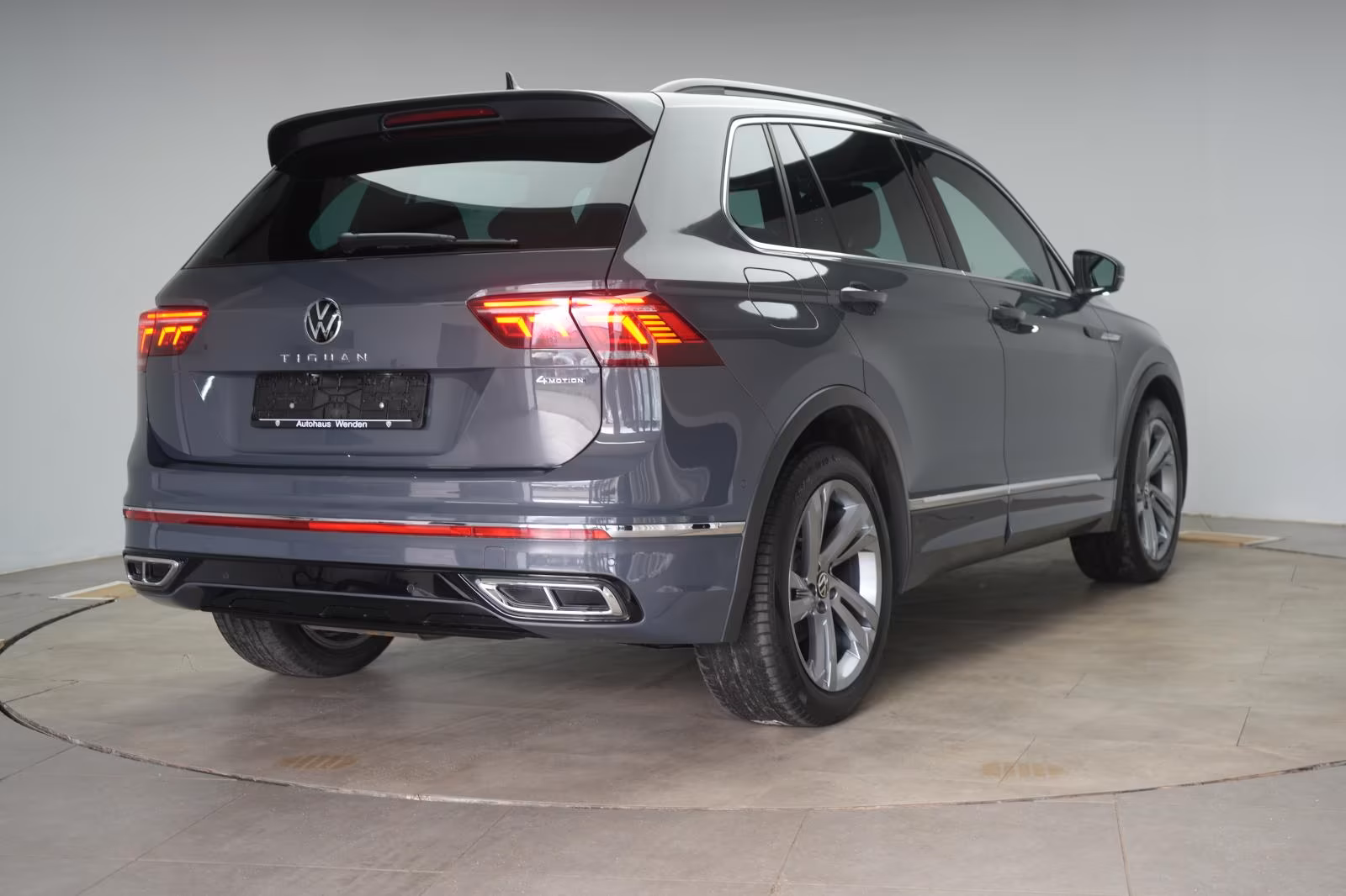 (B-328) Volkswagen Tiguan 2.0 TDI 4MOTION DSG R-Line ACC/Virtual/La - Image 5