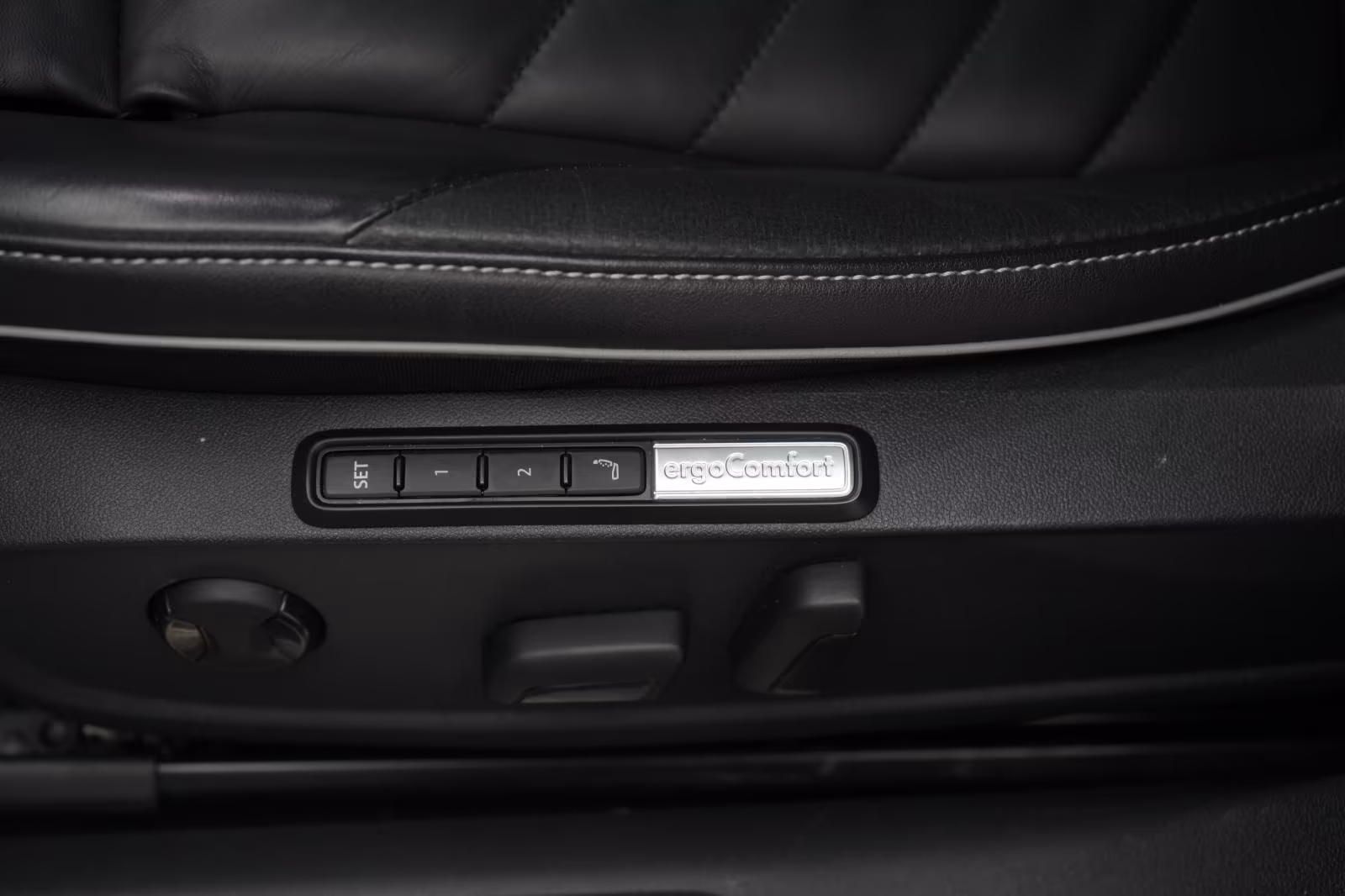 (B-605) Volkswagen Arteon Shooting Brake 2.0 TDI 4Motion DSG R-Line - Image 17