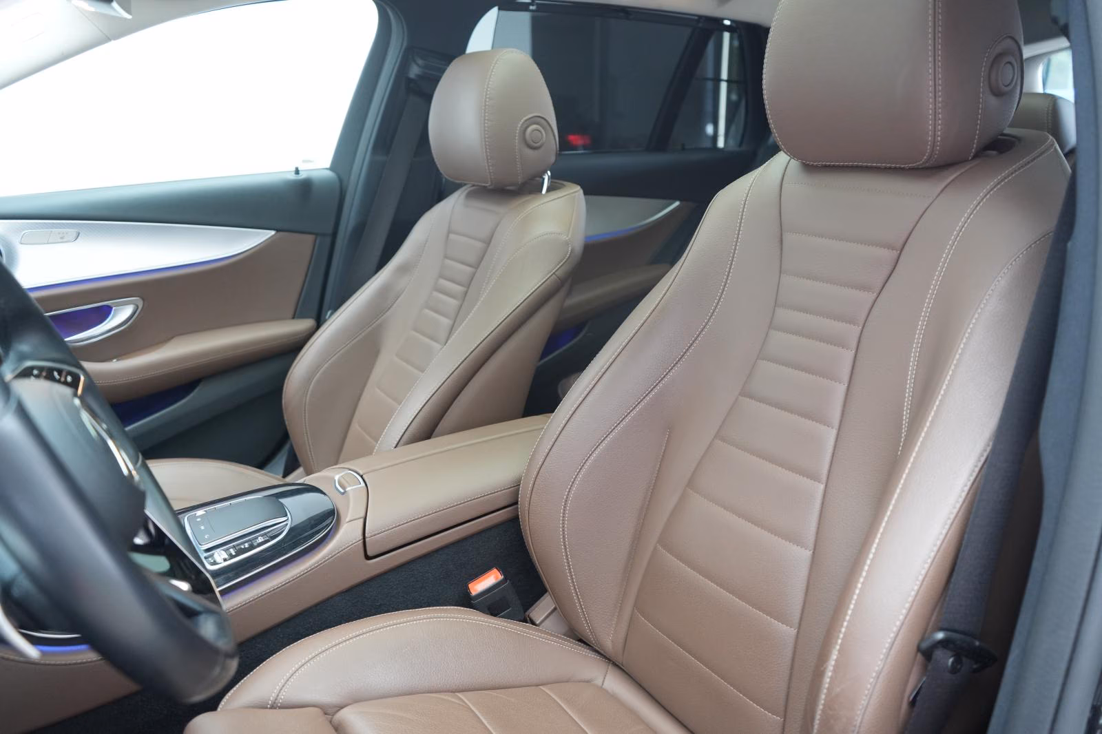 (B-193) Mercedes-Benz(Hybrid) E 300 de T 9G-TRONIC Avantgarde Leder/Distronic/ - Image 8