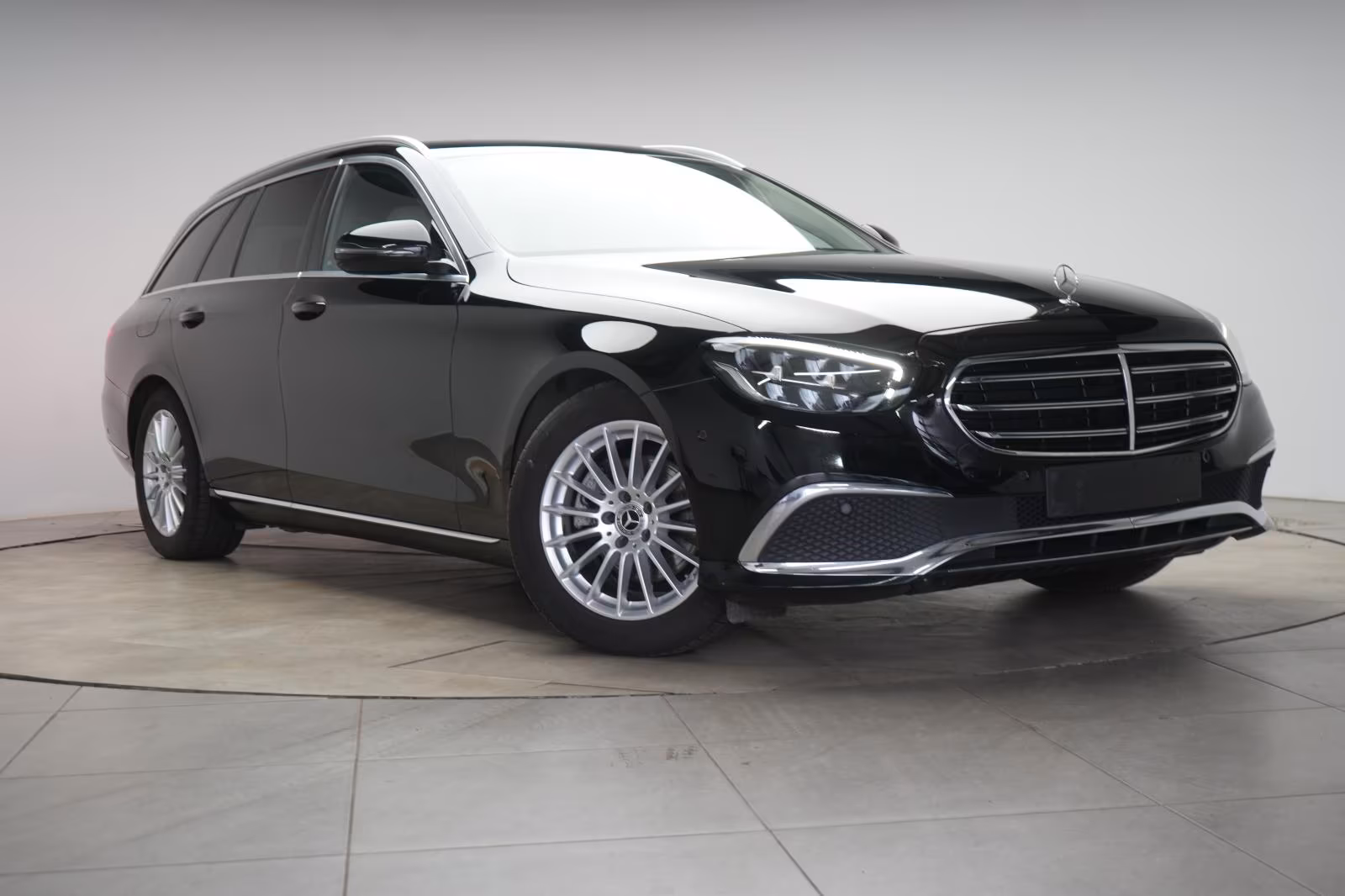 (B-541) Mercedes-Benz E 220 d T 9G-Tronic Navi/Temp/Kamera/AHK/ - Image 1