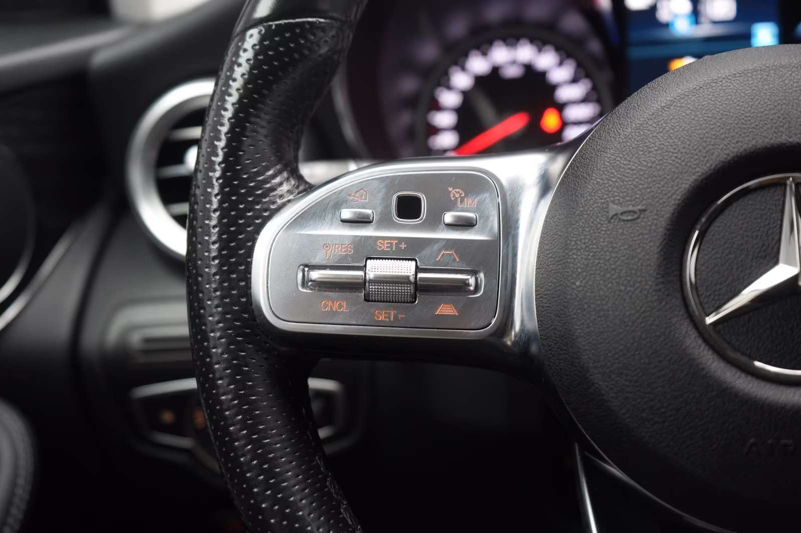 (B-084) Mercedes-Benz(Hybrid) GLC 300 de 4Matic 9G-Tronic AMG Line CarPlay/ - Image 23