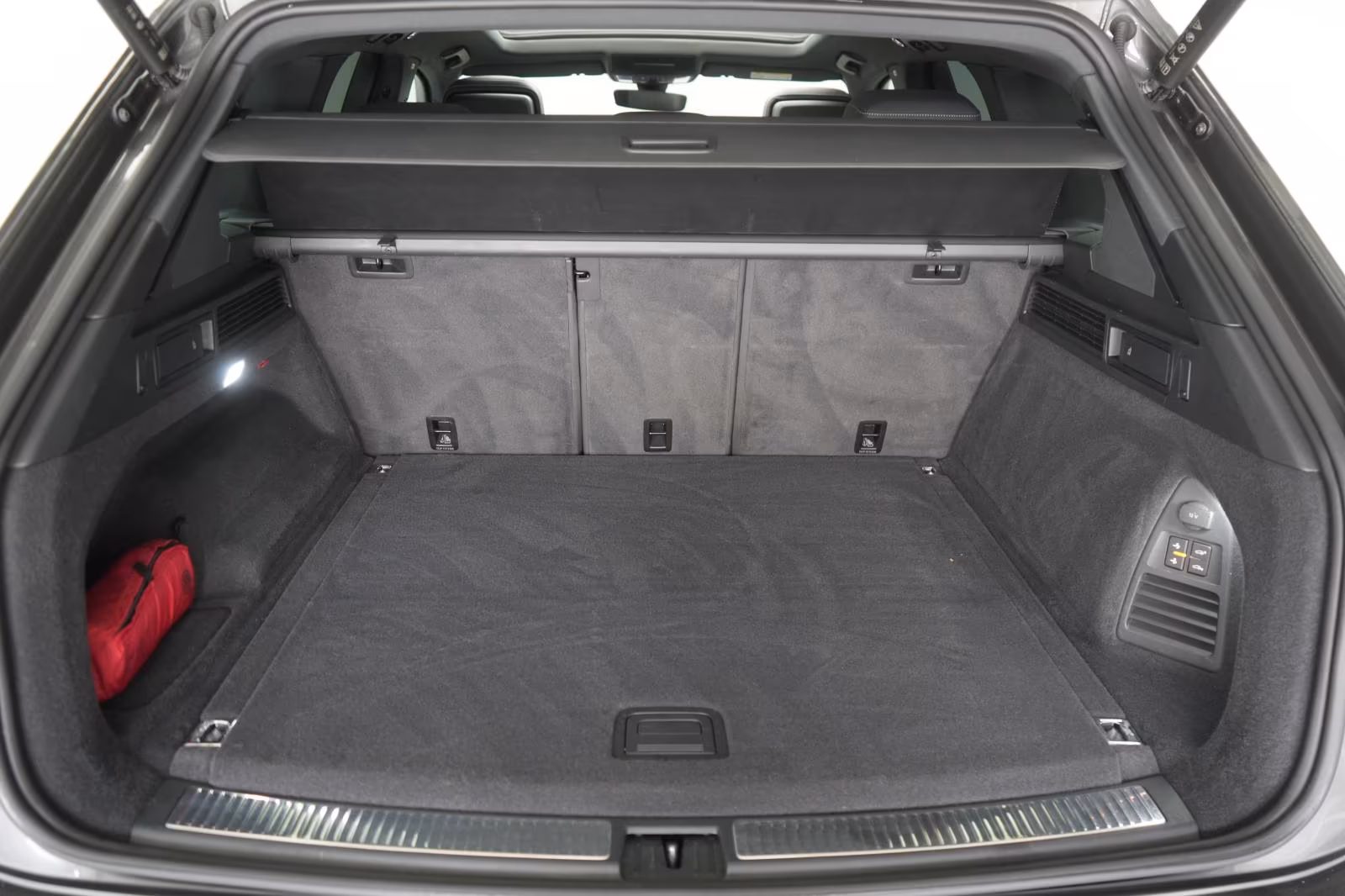 (B-334) Volkswagen(Hybrid) Touareg 3.0 V6 e-Hybrid 4Motion R line Leder/ACC - Image 30