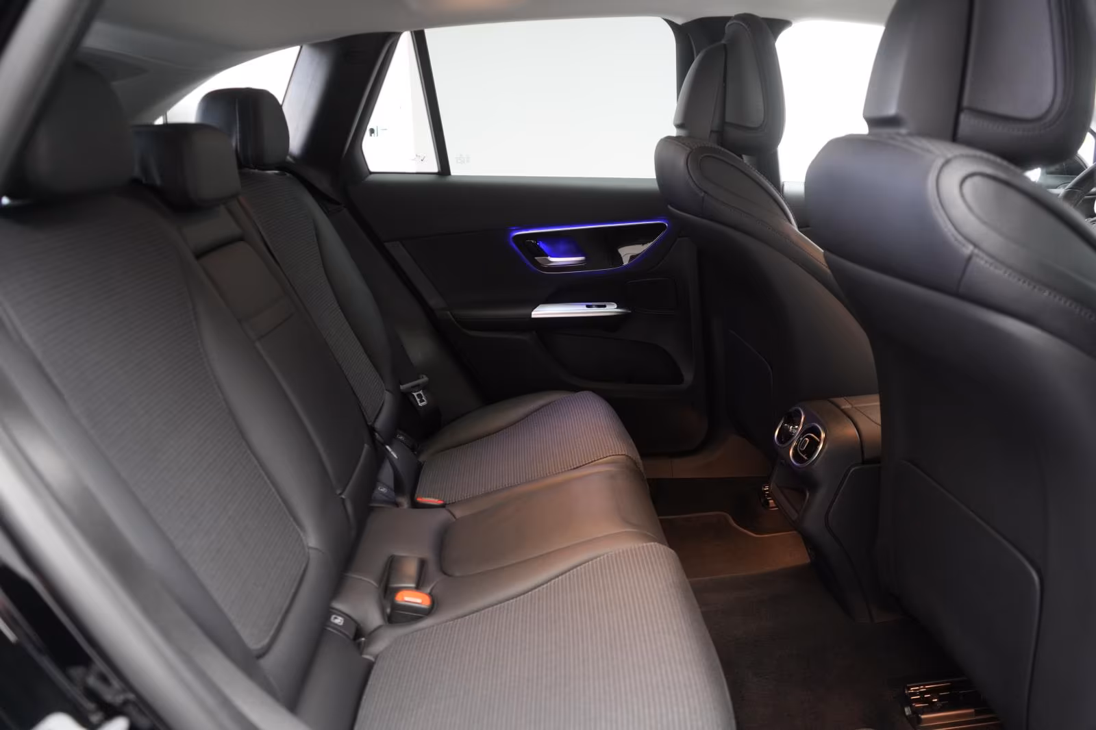 (B-068) Mercedes-Benz GLC 220 d 4Matic 9G-Trnic Avantgarde Advanced - Image 11