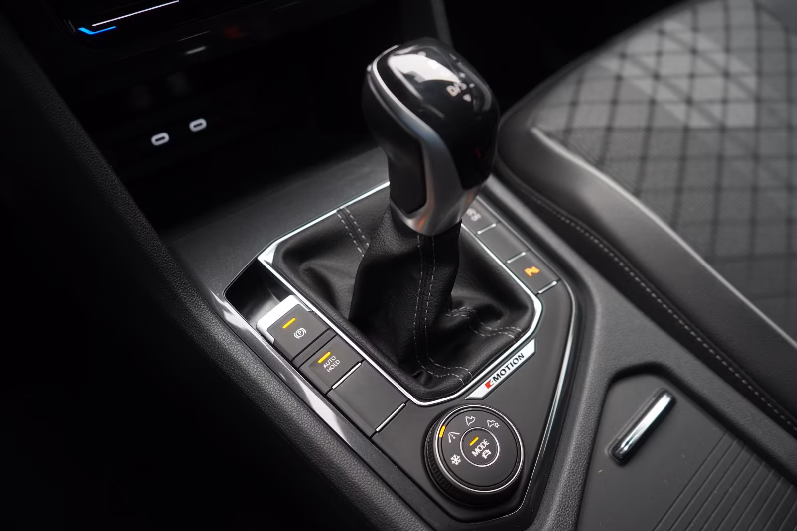 (B-427) Volkswagen Tiguan Allspace 2.0 TDI SCR 4Motion DSG R-Line - Image 17