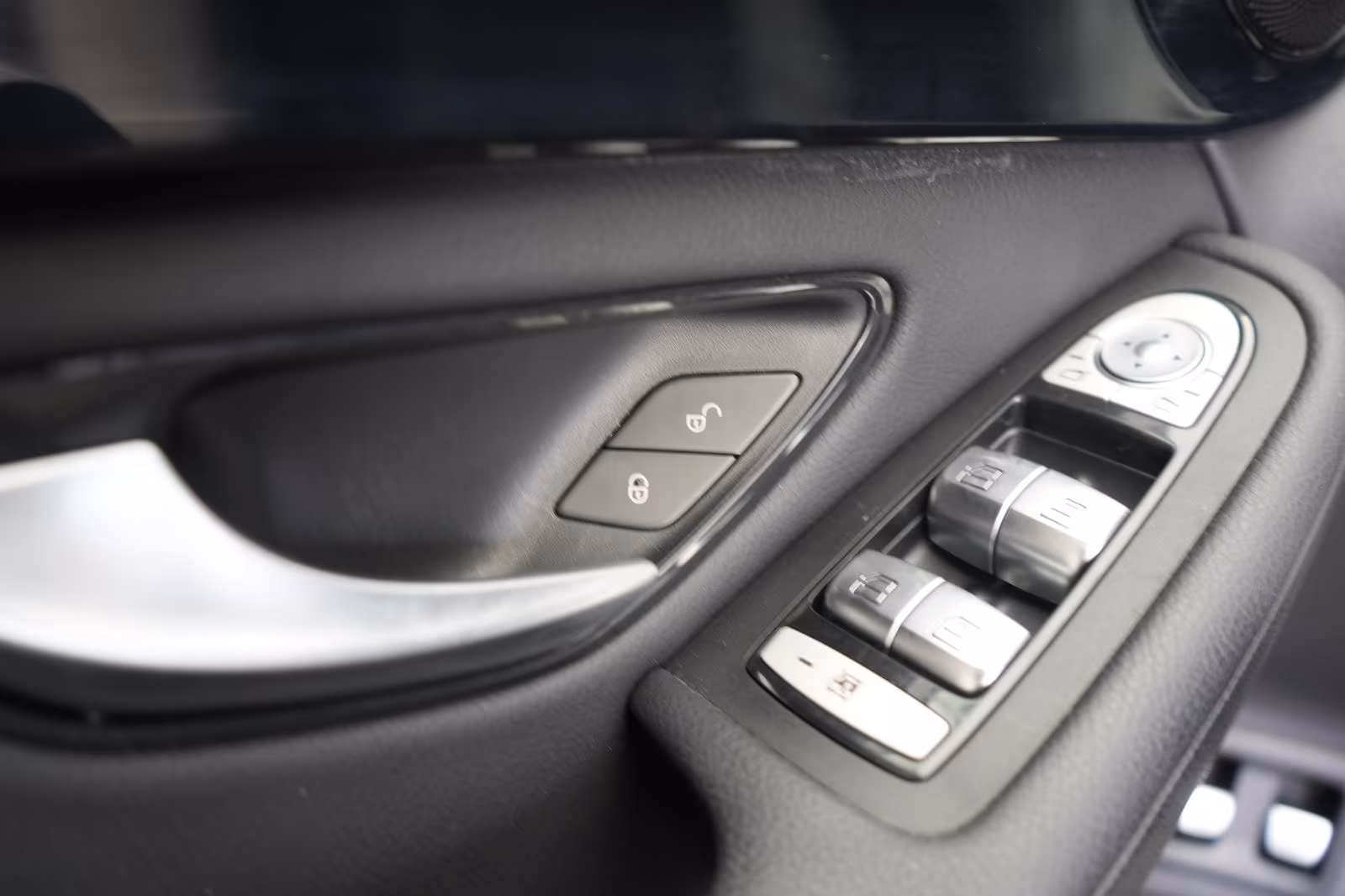 (B-376) Mercedes-Benz(Hybrid) GLC 300 e 4Matic 9G-Tronic Temp/Kamera/AHK/ - Image 19