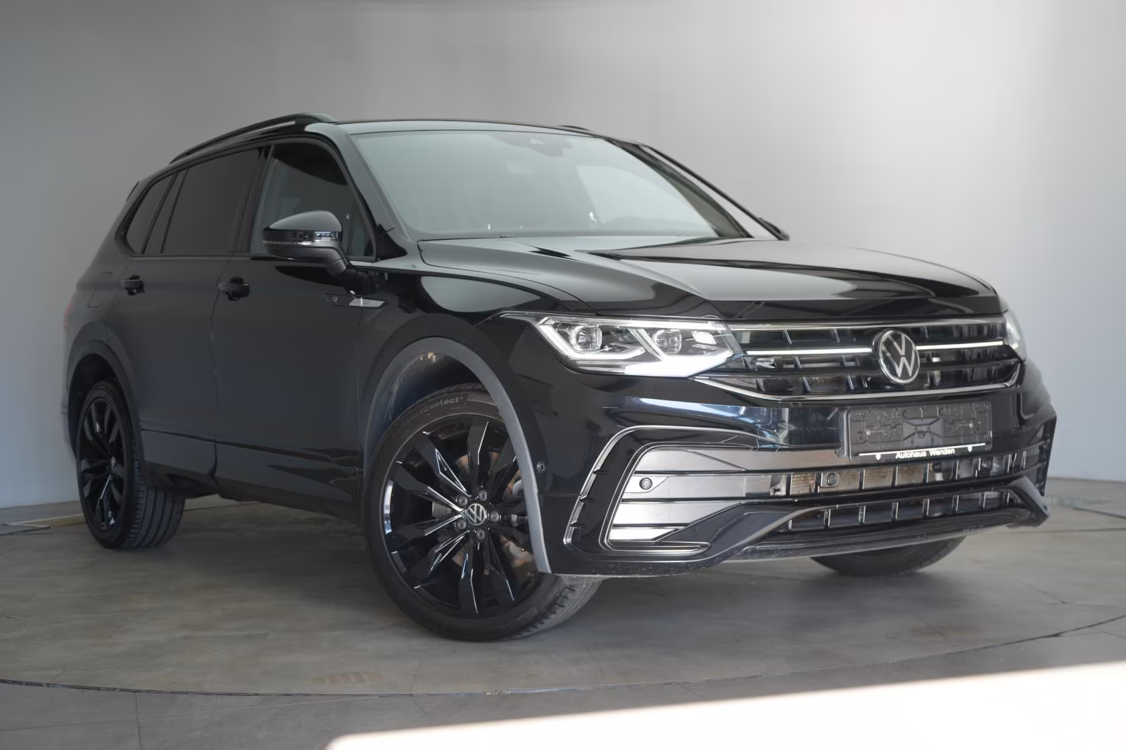 (B-422) Volkswagen(7 ghế) Tiguan Allspace 2.0 TDI 4Motion DSG R-Line ACC/K - Image 1