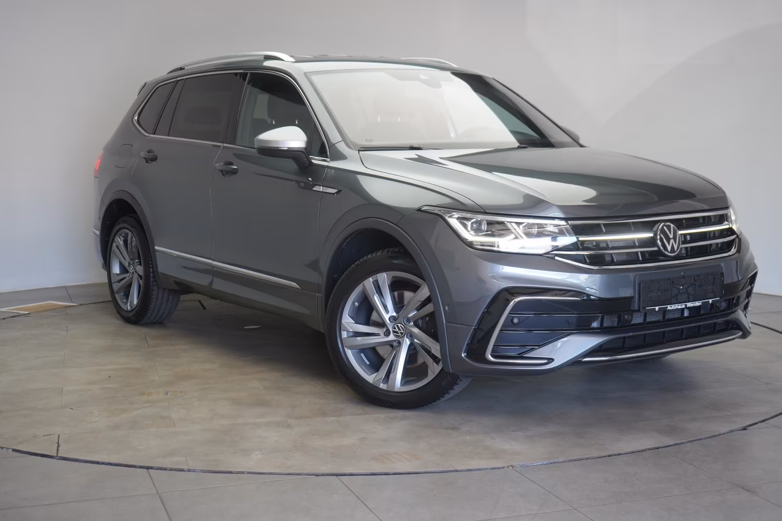 (B-743) Volkswagen Tiguan Allspace 2.0 TDI 4Motion DSG R-Line Leder - Image 1