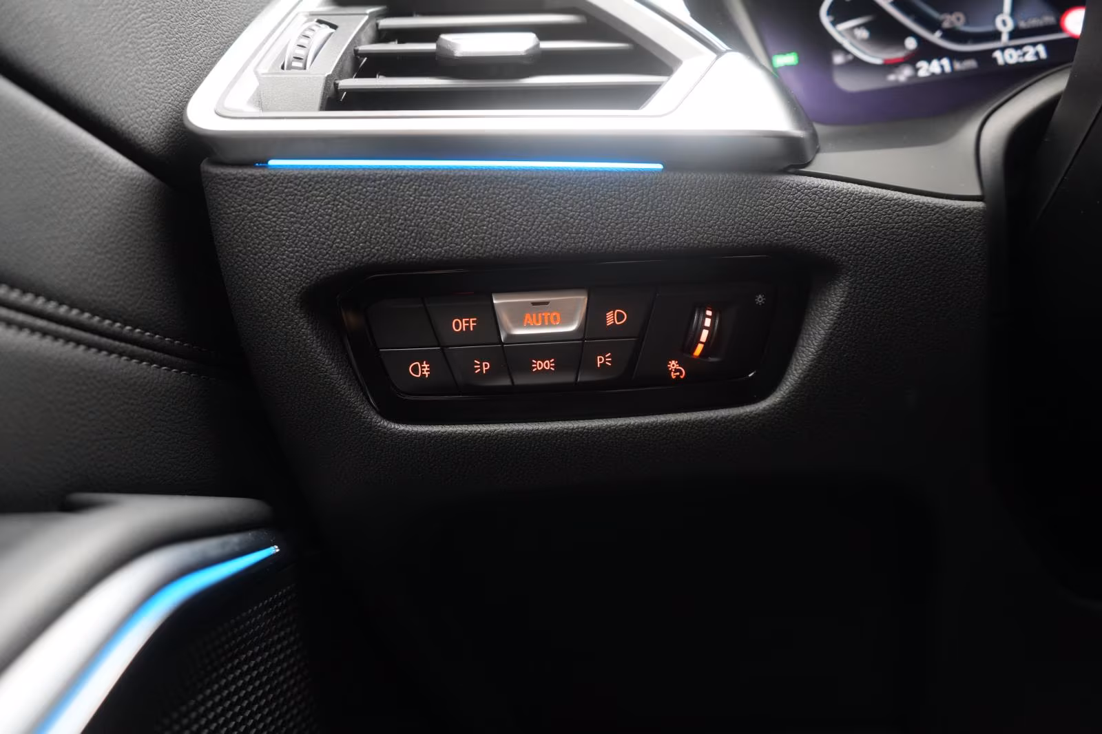 (B-017) BMW(Hybrid) 330 e Sport Line CarPlay/Temp/Kamera/Virtual/Sid - Image 12