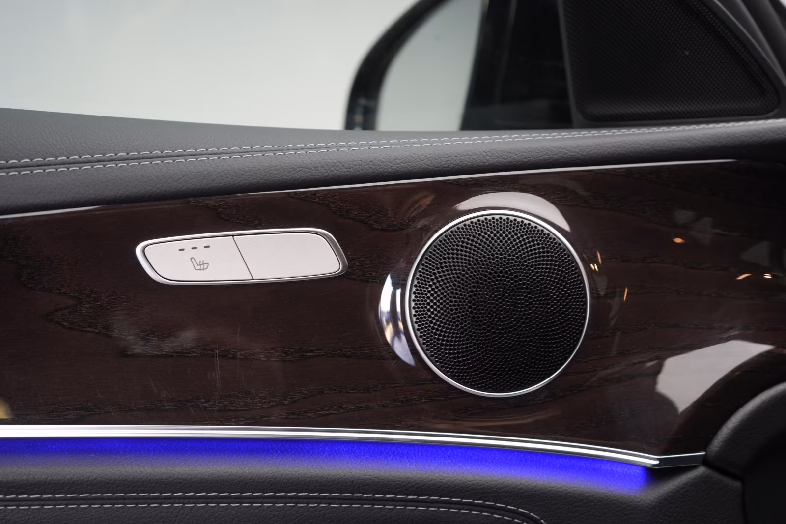 (B-128) Mercedes-Benz(Hybrid) E 300 de 9G-Tronic Exclusive Leder/Distronic/Ka - Image 18