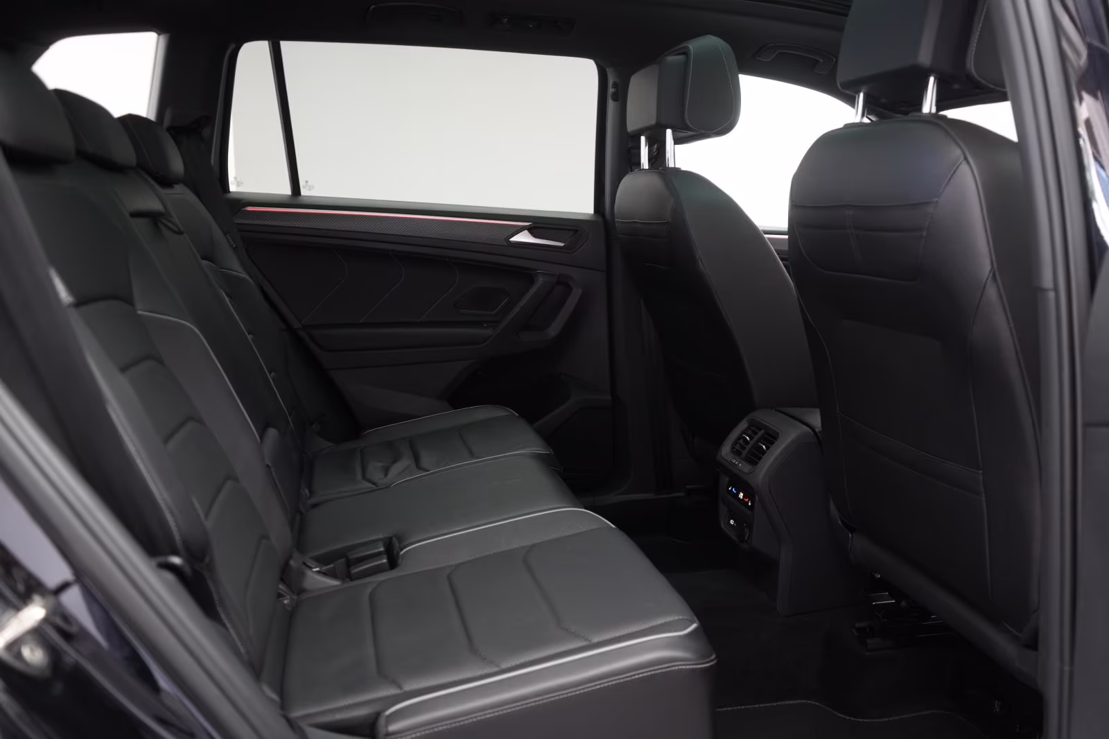 (B-108) Volkswagen Tiguan Allspace 2.0 TSI 4Motion DSG R-Line ACC/K - Image 11