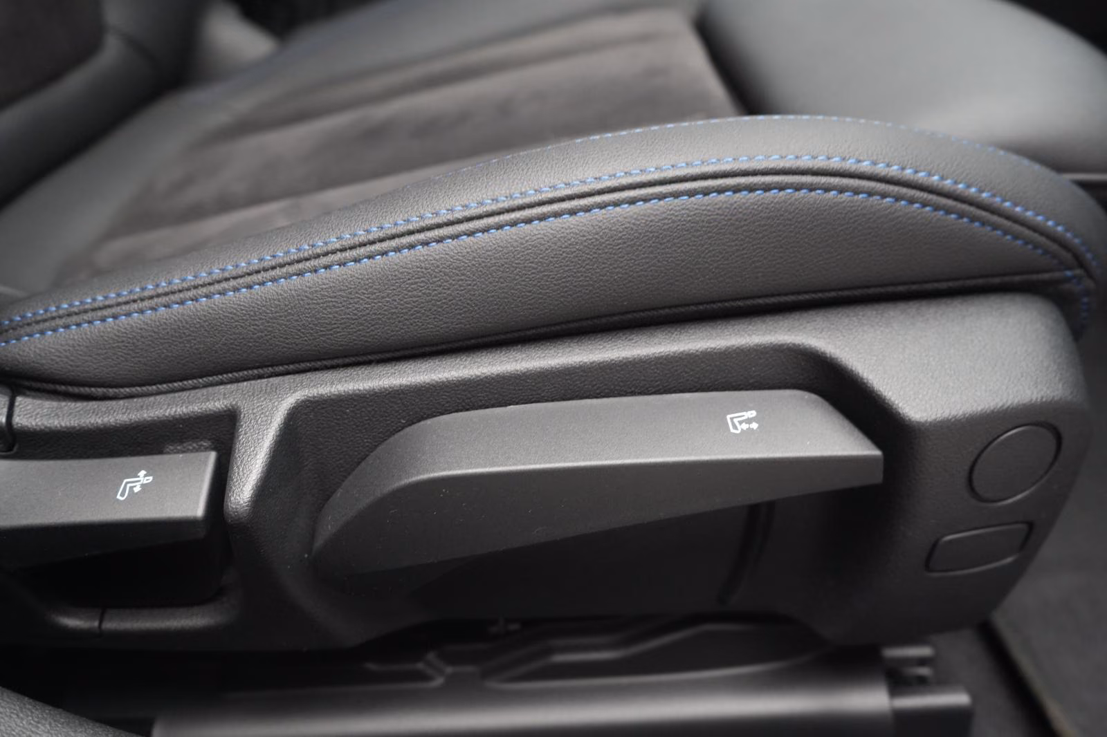 (B-409) BMW 320 i Touring M Sport ACC/Kamera/AHK/Lane/CarPla - Image 23