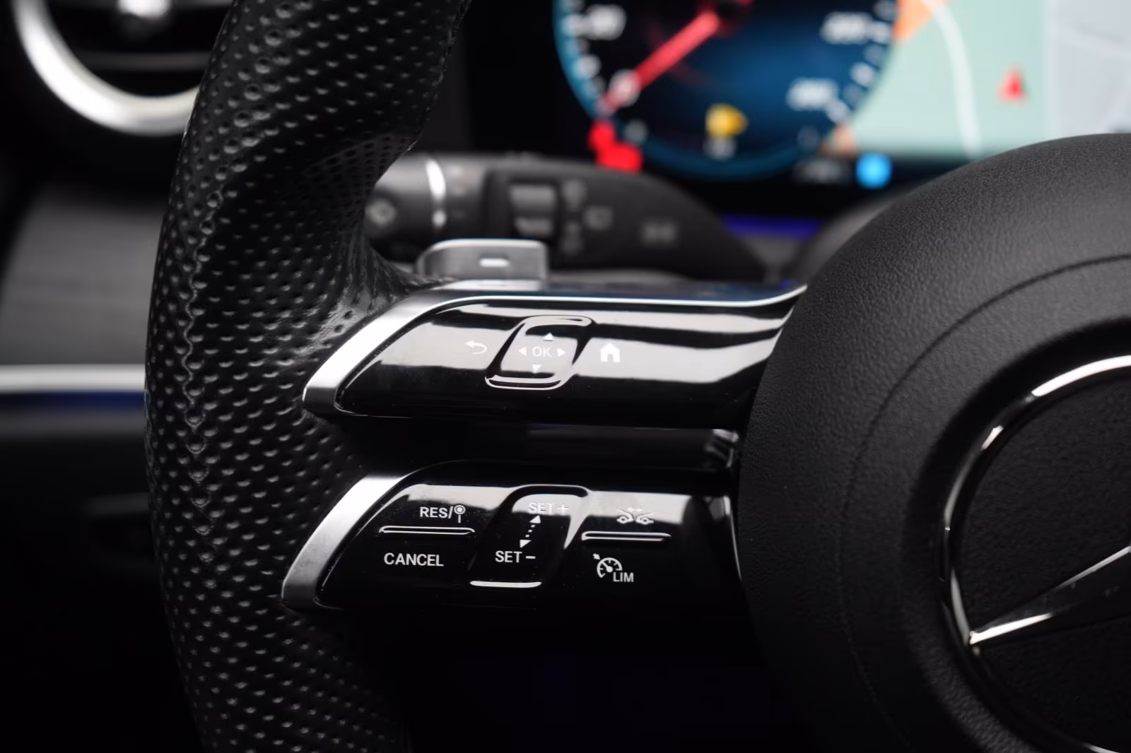 (B-483) Mercedes-Benz(Hybrid) E 300 e T 9G-Tronic AMG Distronic/Kamera/Lane/ - Image 18