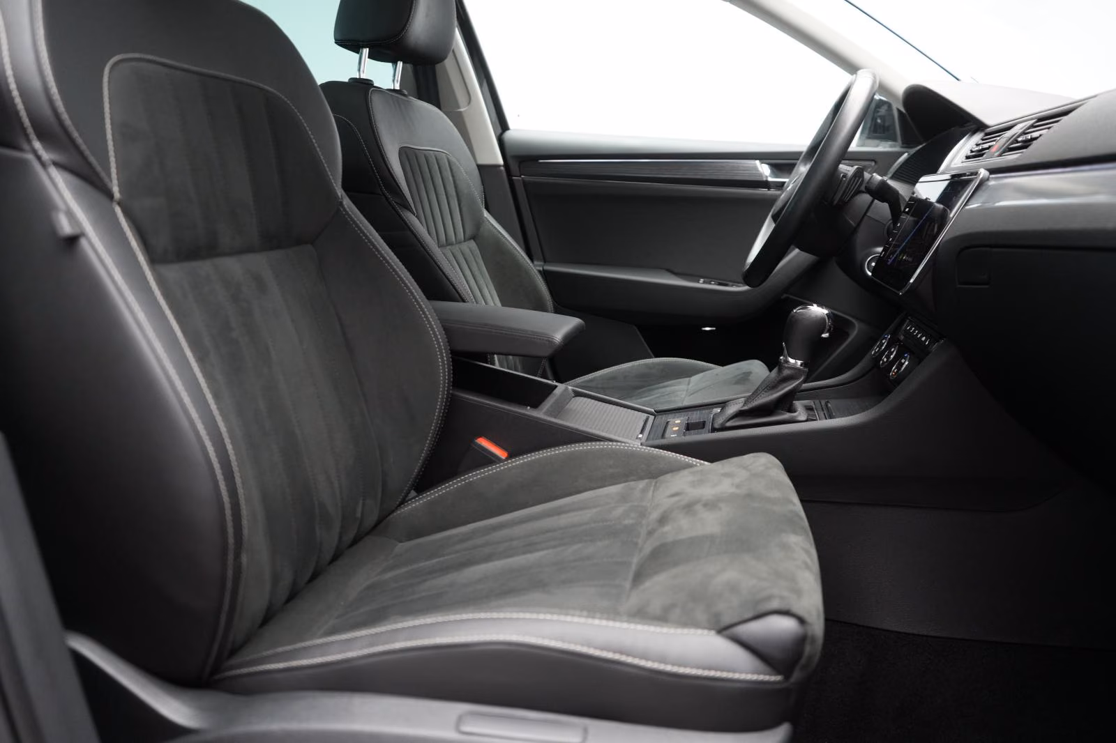 (B-612) Skoda Superb 2.0 TDI DSG ACC/Kamera/Pano/Virtual/Lane - Image 7