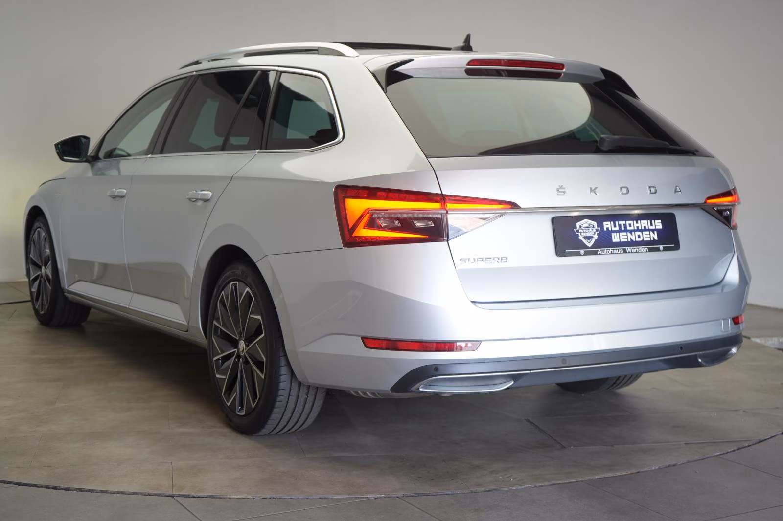 (B-190) Skoda Superb 2.0 TDI DSG L&K Leder/ACC/Pano/Canton/Vir - Image 4