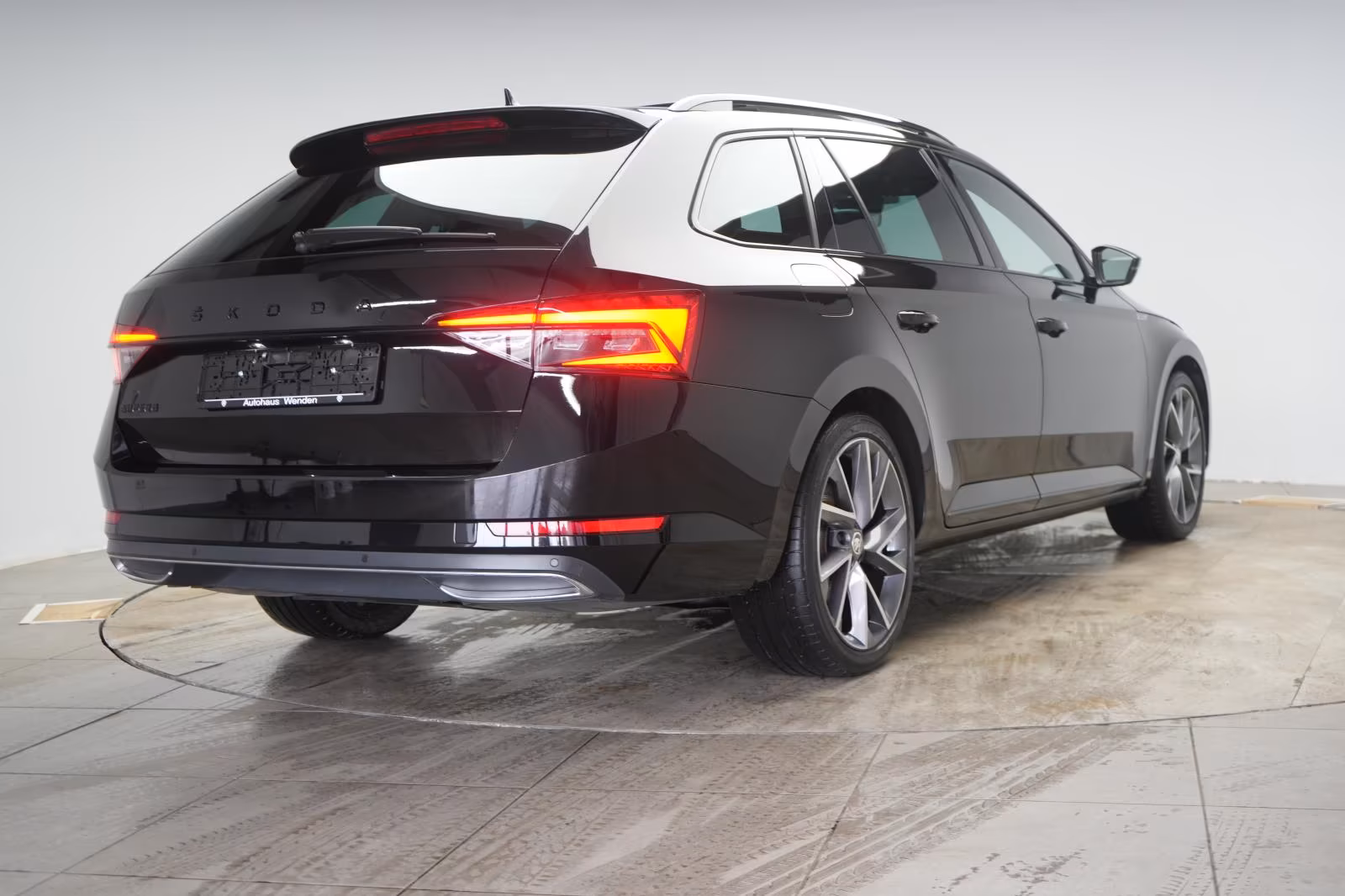 (B-669) Skoda Superb Combi 2.0 TDI DSG Sportline ACC/Virtual/P - Image 5