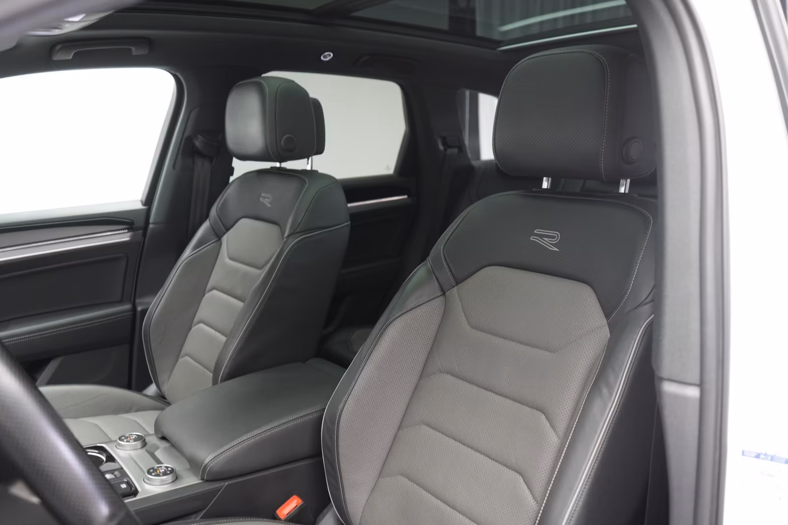 (B-337) Volkswagen Touareg 3.0 V6 TDI 4Motion R-Line Leder/ACC/Kame - Image 8