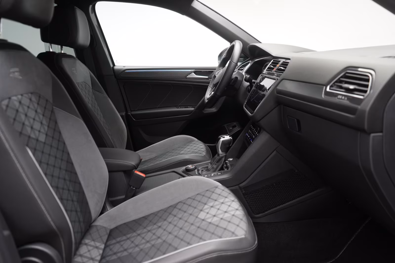 (B-537) Volkswagen Tiguan Allspace 2.0 TSI 4Motion DSG R-Line ACC/K - Image 9