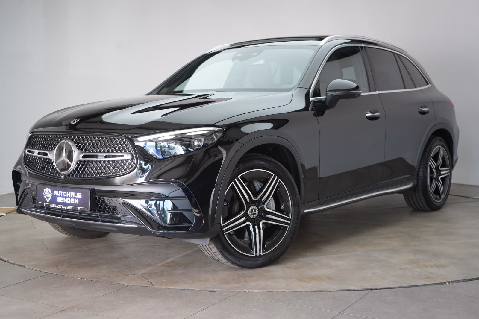 (B-542) Mercedes-Benz GLC 300 4Matic 9G-T AMG Leder/HUD/Distronic/ - Image 3