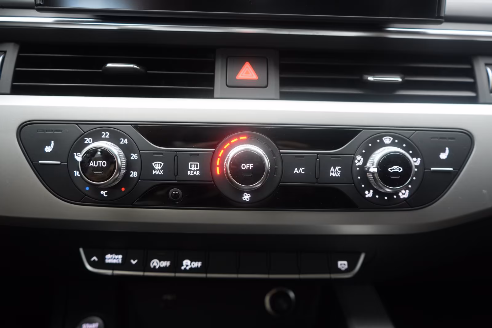 (B-727) Audi A4 40 TDI quattro S tronic S line Navi/Pano/AHK - Image 18