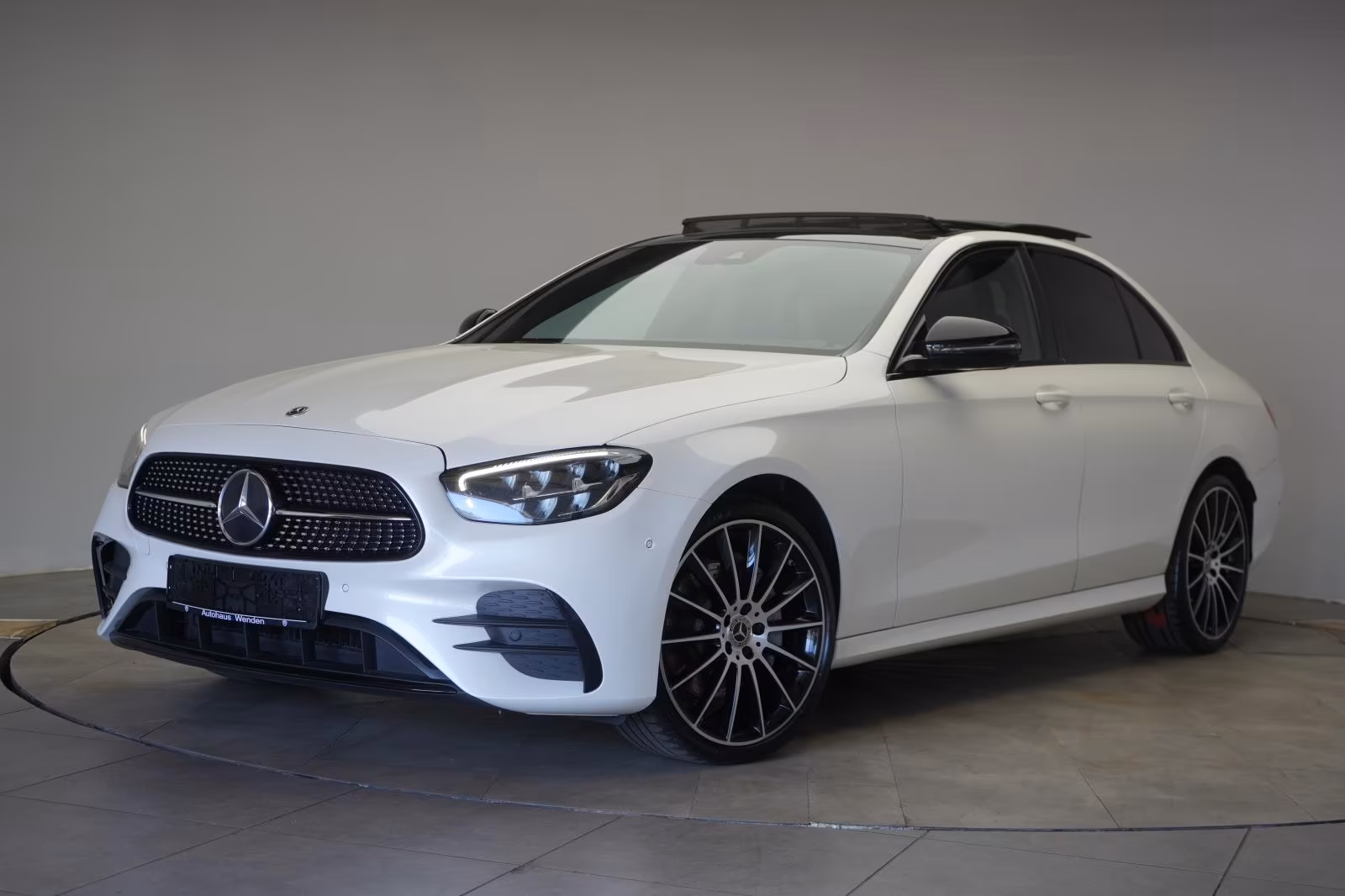 (B-356) Mercedes-Benz E 300 d 4Matic 9G-Tronic AMG Leder/Temp/Kam - Image 3