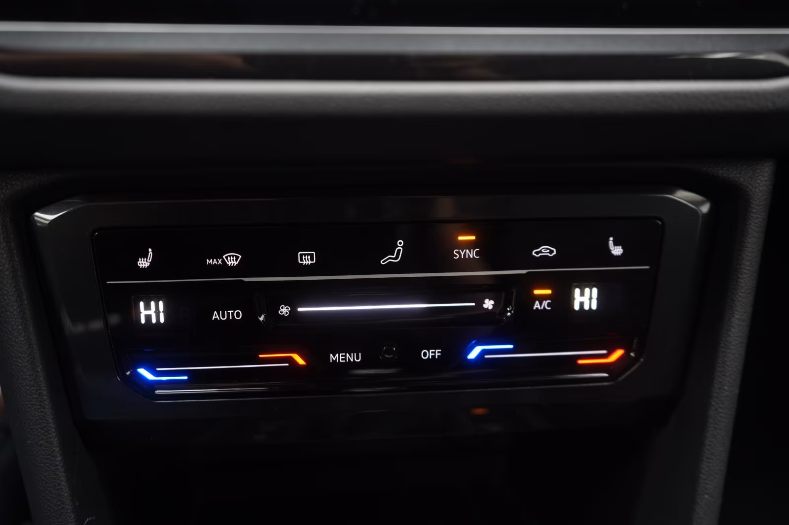 (B-648) Volkswagen Tiguan 2.0 TDI DSG R line ACC/Lane/Appconnect/AH - Image 15