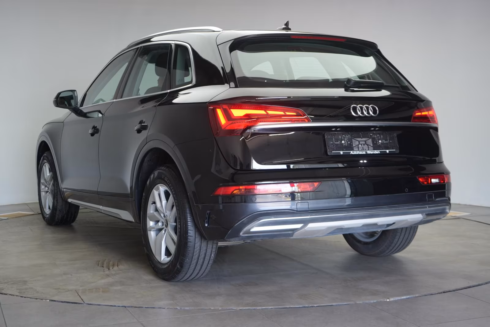 (B-356) Audi Q5 40 TDI quattro S tronic Temp/Virtual/AHK/LED - Image 4