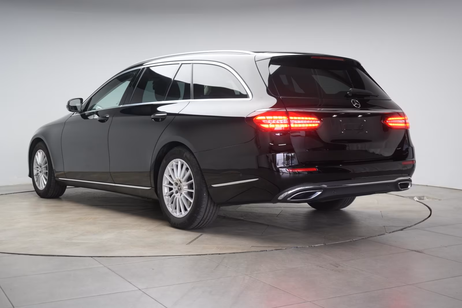 (B-541) Mercedes-Benz E 220 d T 9G-Tronic Navi/Temp/Kamera/AHK/ - Image 4