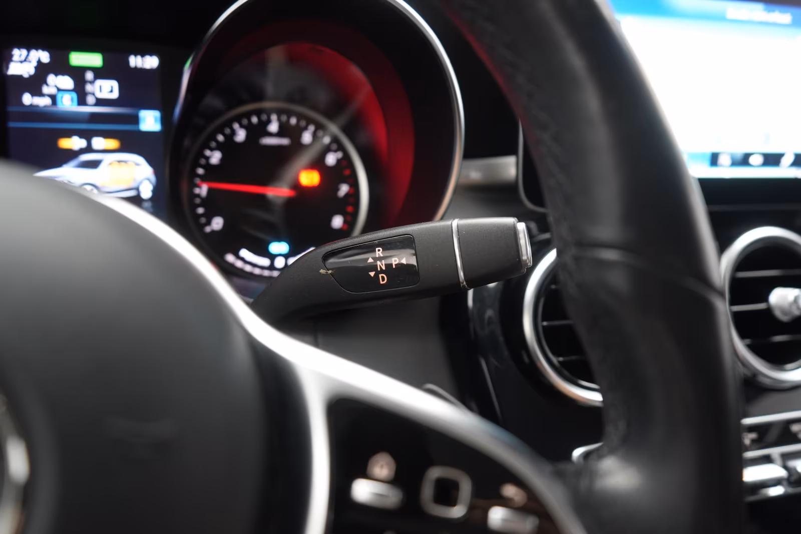 (B-088) Mercedes-Benz GLC 300 e 4Matic 9G-Tronic Distronic/Carplay/Lan - Image 20