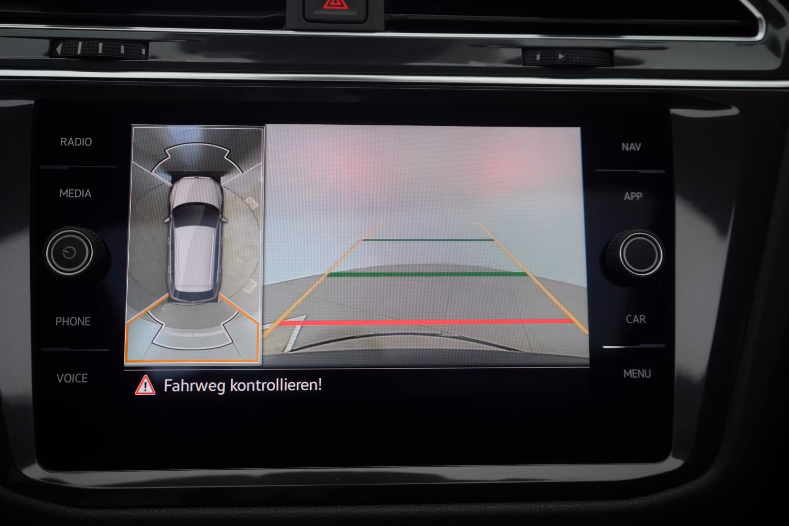 (B-752) Volkswagen Tiguan Allspace 2.0 TDI 4Motion DSG R-Line HUD/P - Image 19