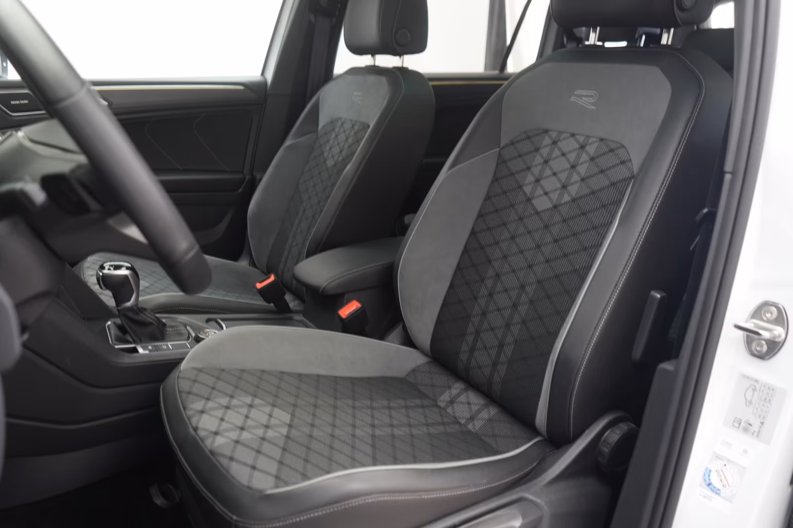 (B-124) Volkswagen(7 ghế) Tiguan Allspace 2.0 TSI 4Motion DSG R Line ACC/K - Image 7