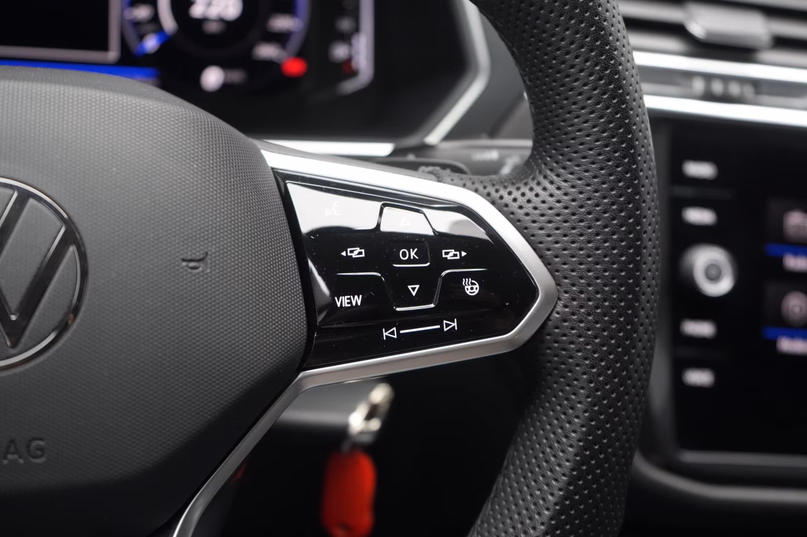 (B-427) Volkswagen Tiguan Allspace 2.0 TDI SCR 4Motion DSG R-Line - Image 20