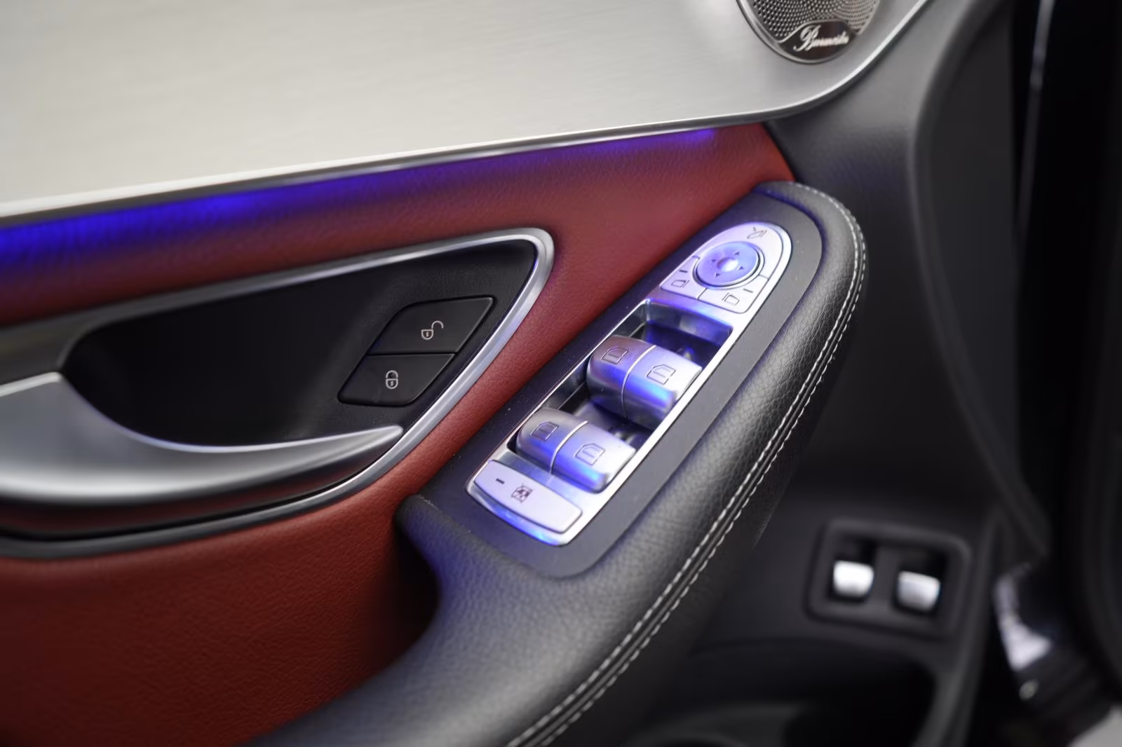 (B-703) Mercedes-Benz(Hybrid) GLC 300 e 4Matic 9G-Tronic AMG Leder/Distroni - Image 18