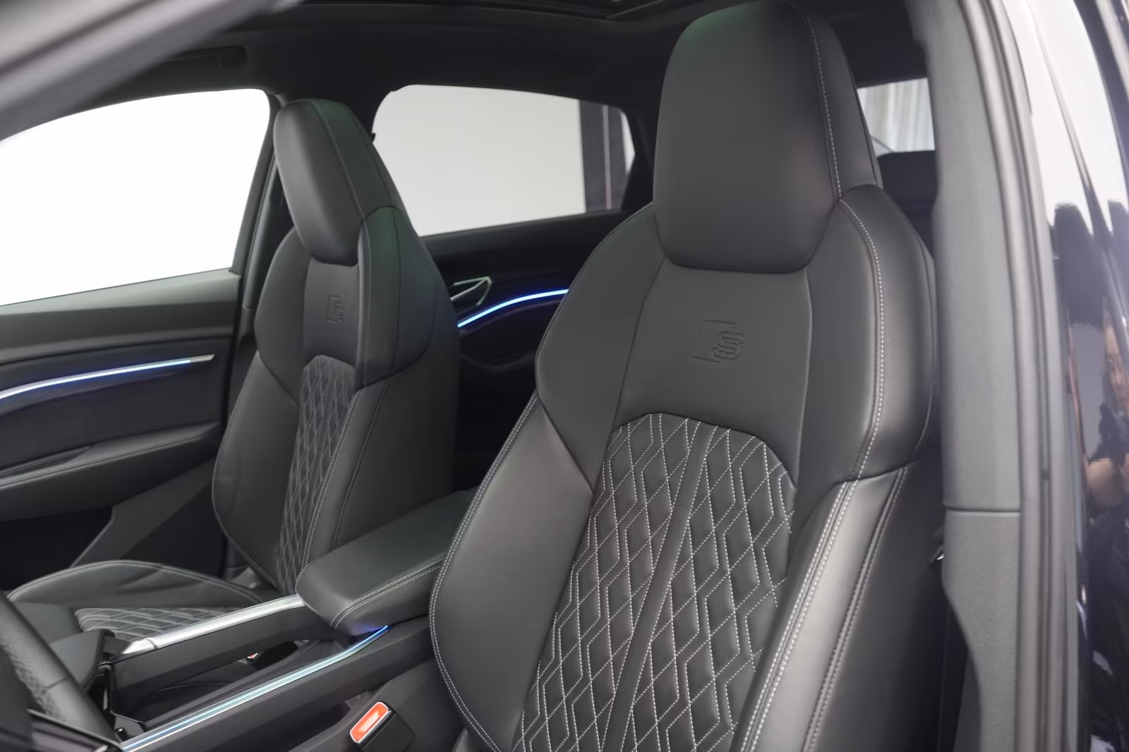 (B-339) Audi e-tron Sportback 55 quattro S line Leder/ACC/HUD - Image 8