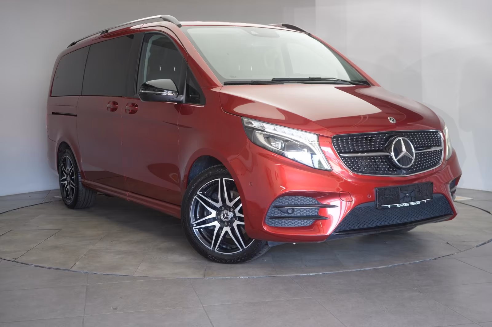 (B-078) Mercedes-Benz V 300 d Lang AMG 9G Leder/Distronic/Kamera/B - Image 1