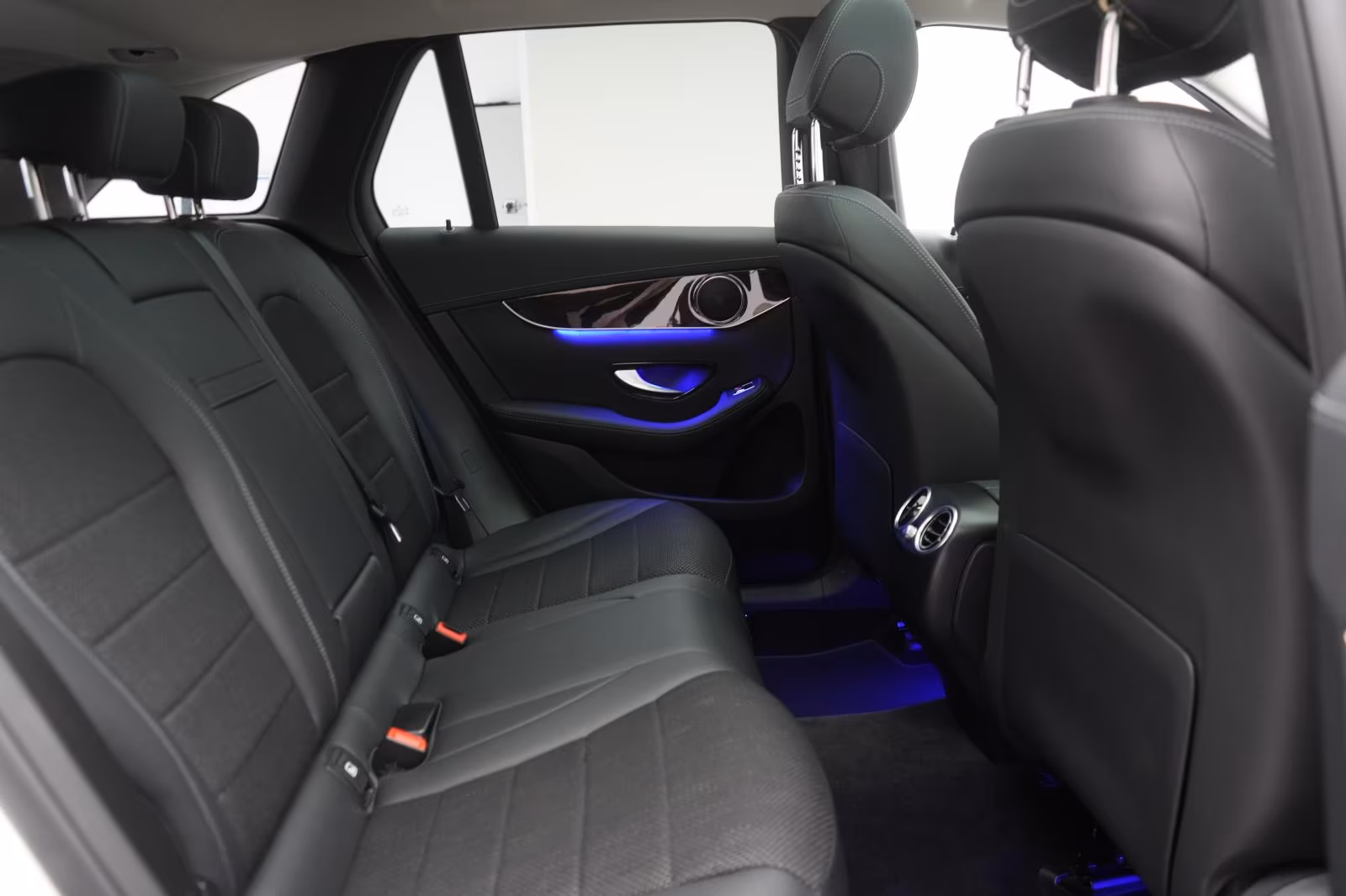 (B-233) Mercedes-Benz(Hybrid) GLC 300 e 4Matic 9G-Tronic Temp/Kamera/Pano/ - Image 11