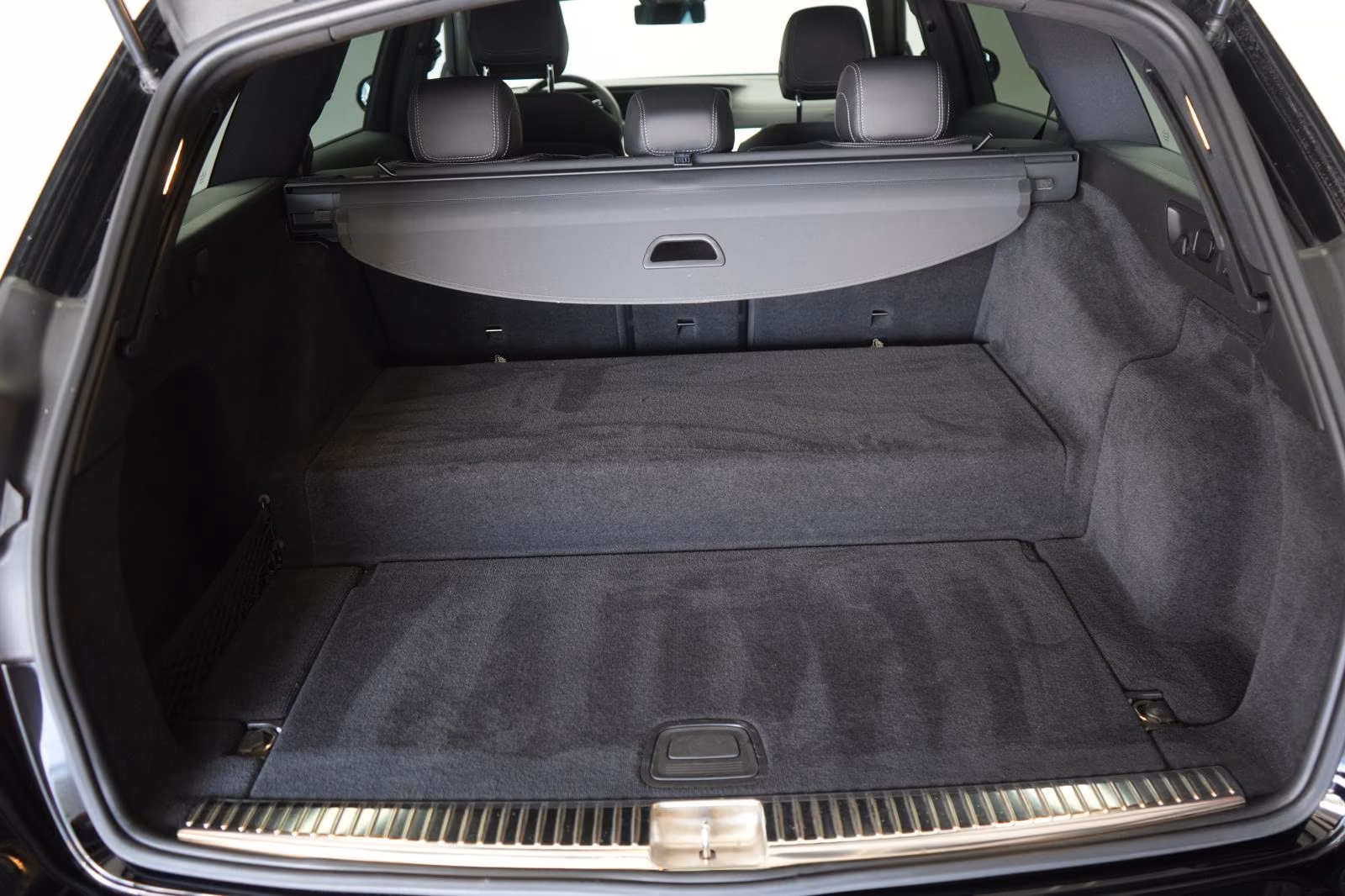 (B-330) Mercedes-Benz(Hybrid) E 300 de 4Matic T 9G-Tronic AMG Kamera/AHK/Wide - Image 25