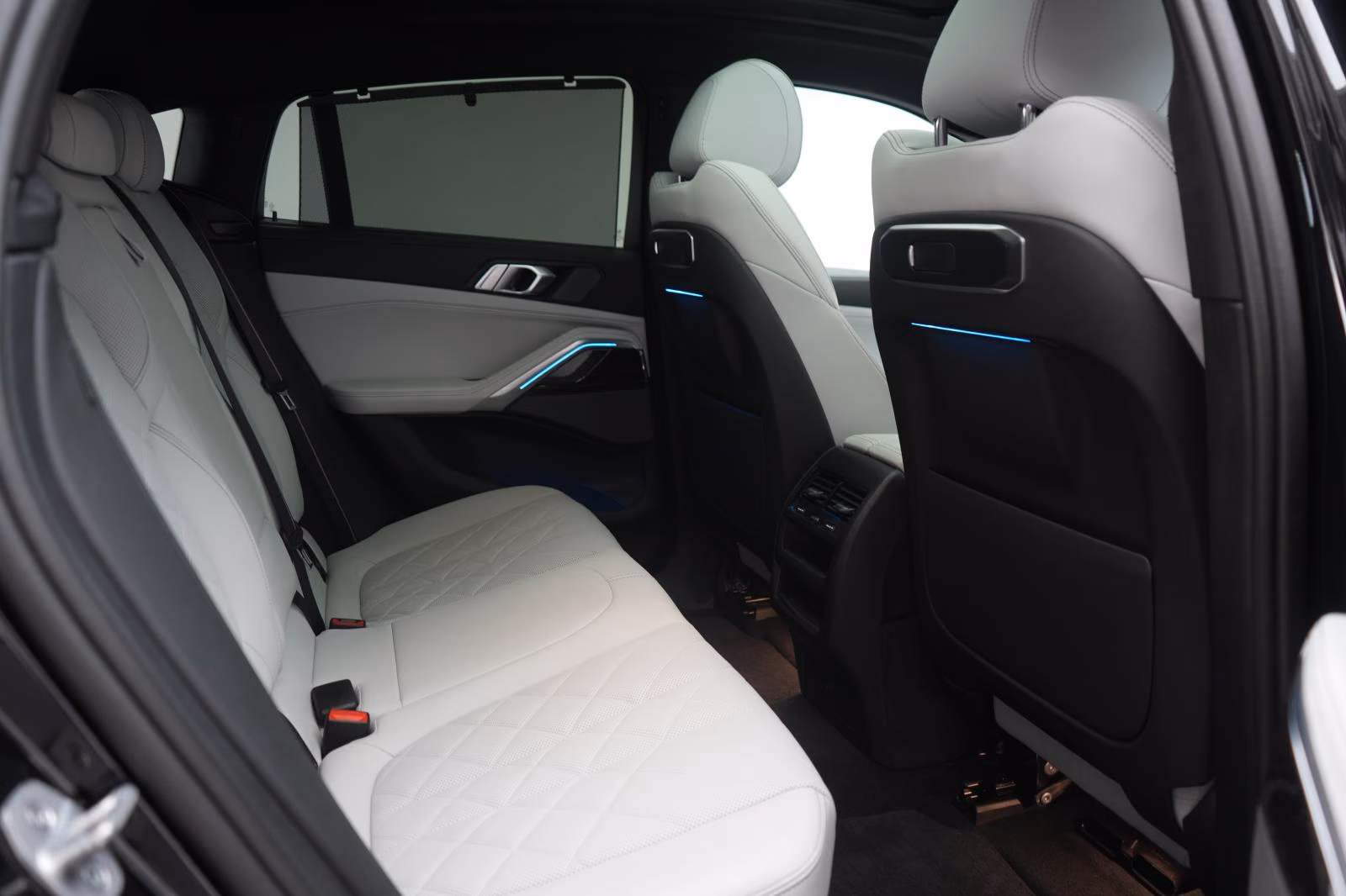 (B-006) BMW X6 M60 i xDrive Leder/HUD/SkyLounge/H&K/360Kamer - Image 11